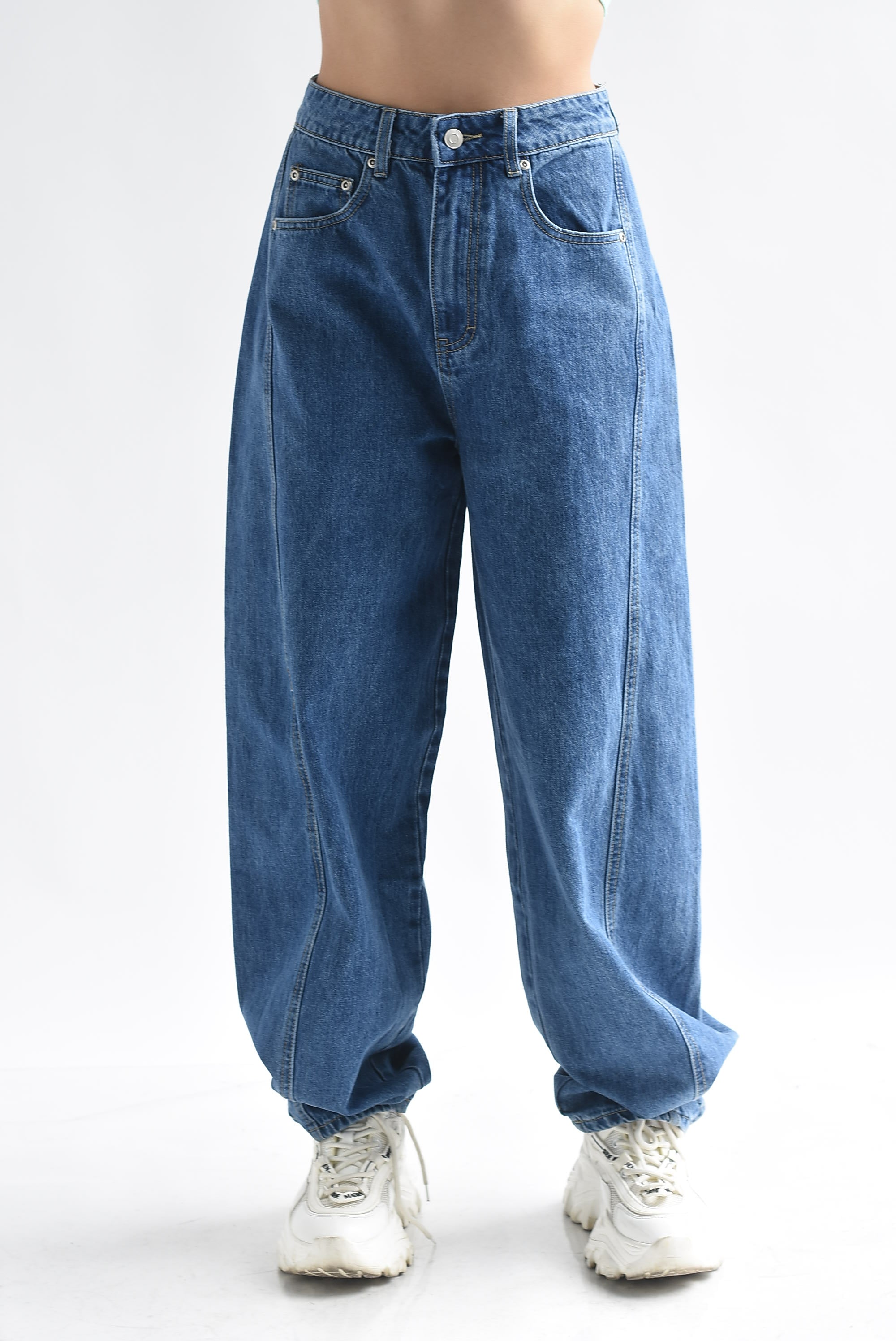 Jeans globo broche tobillo