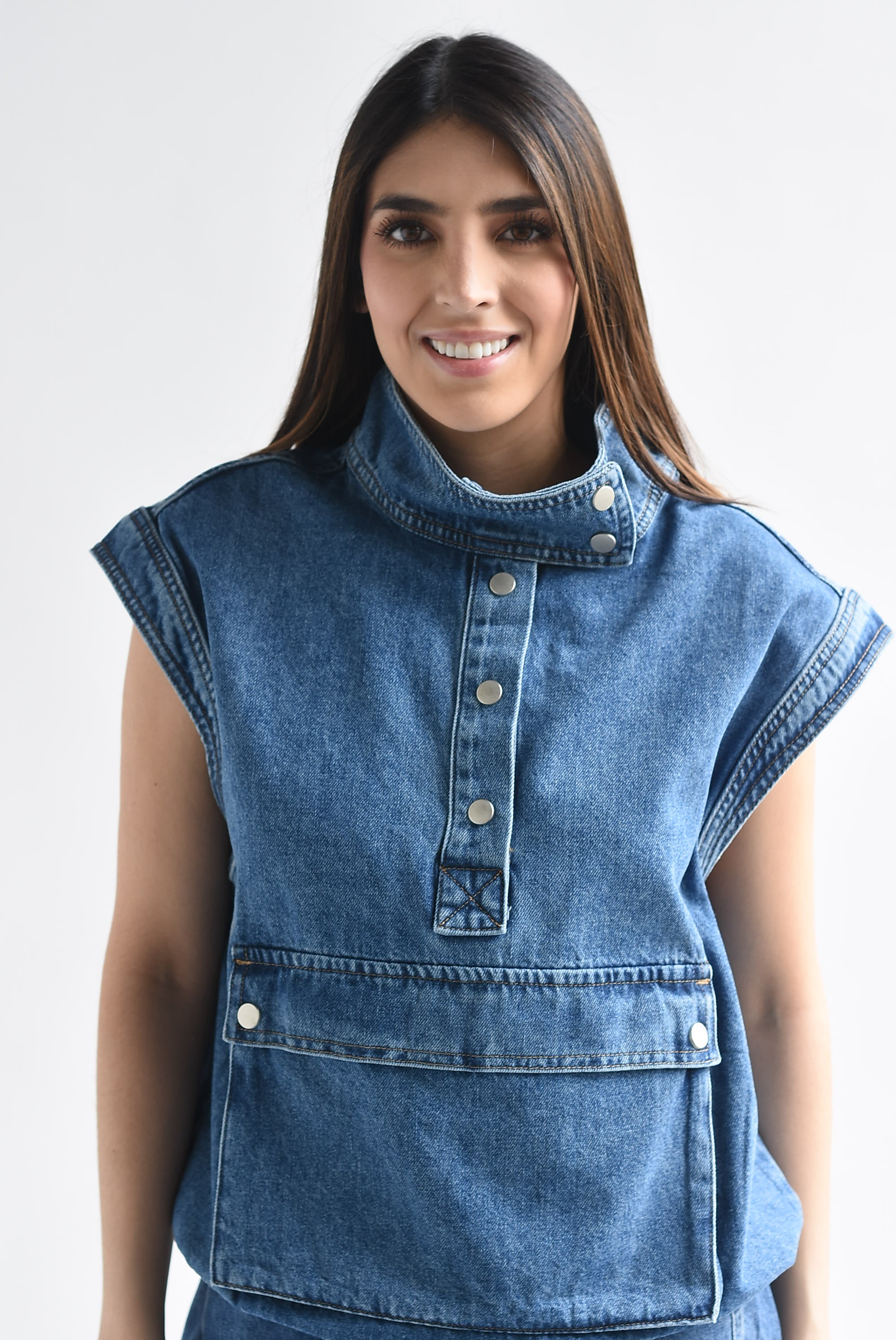 Chaleco Denim cuello funnel