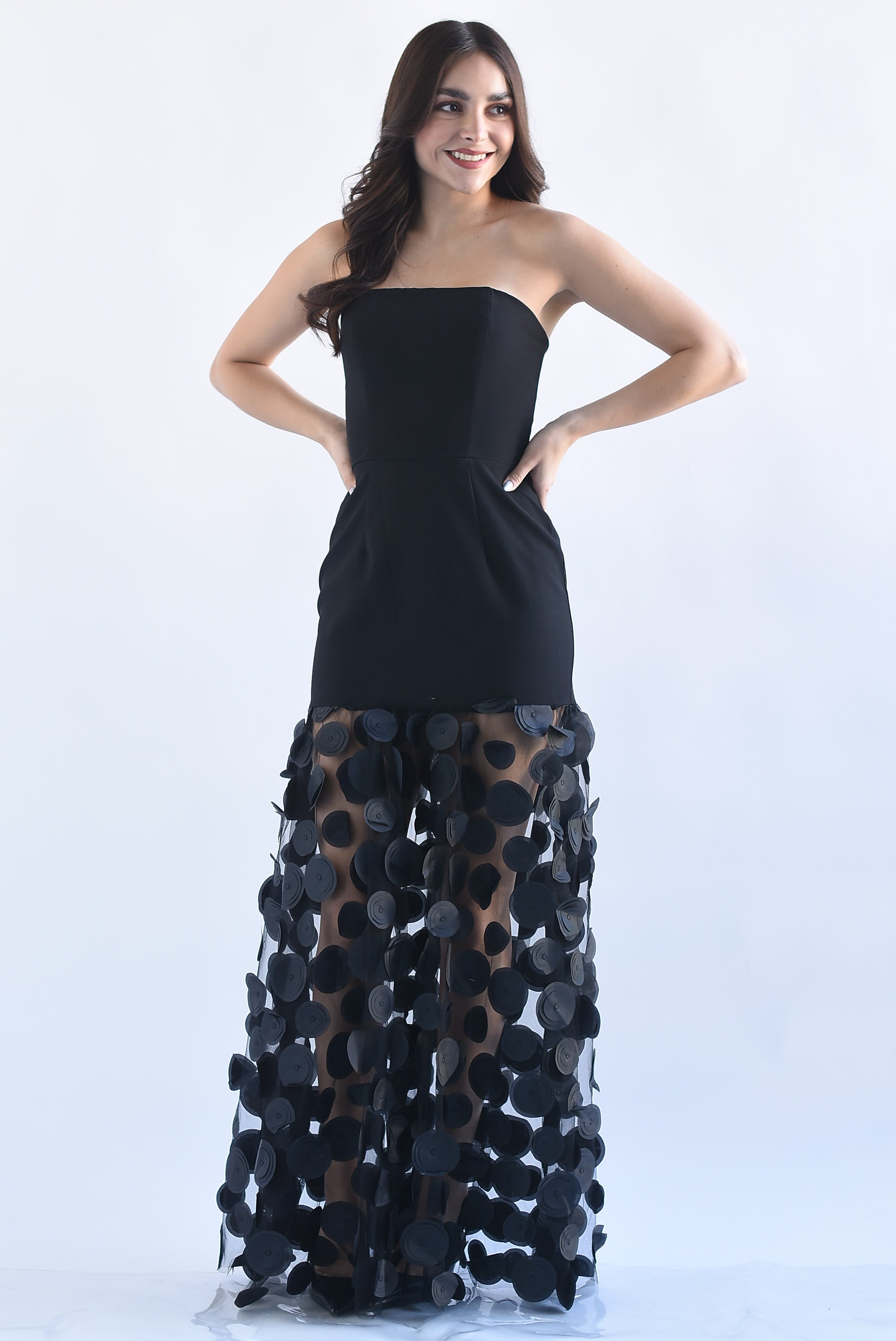 Vestido strapless falda tulle círculos