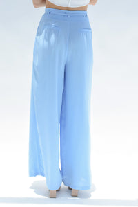 Fashion Styled Pantalón pata de elefante botones Azul baby