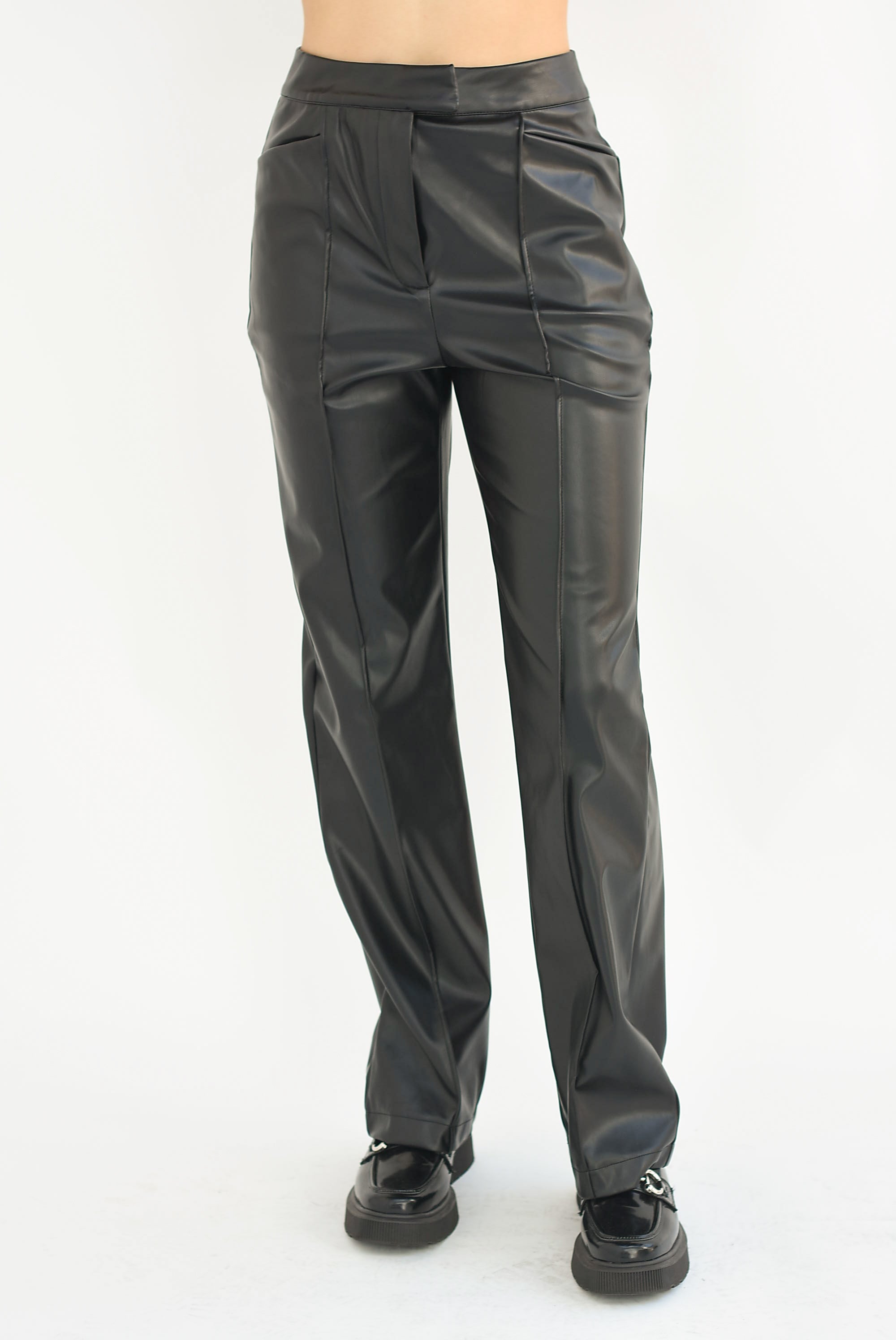 Pantalón recto vinipiel Negro