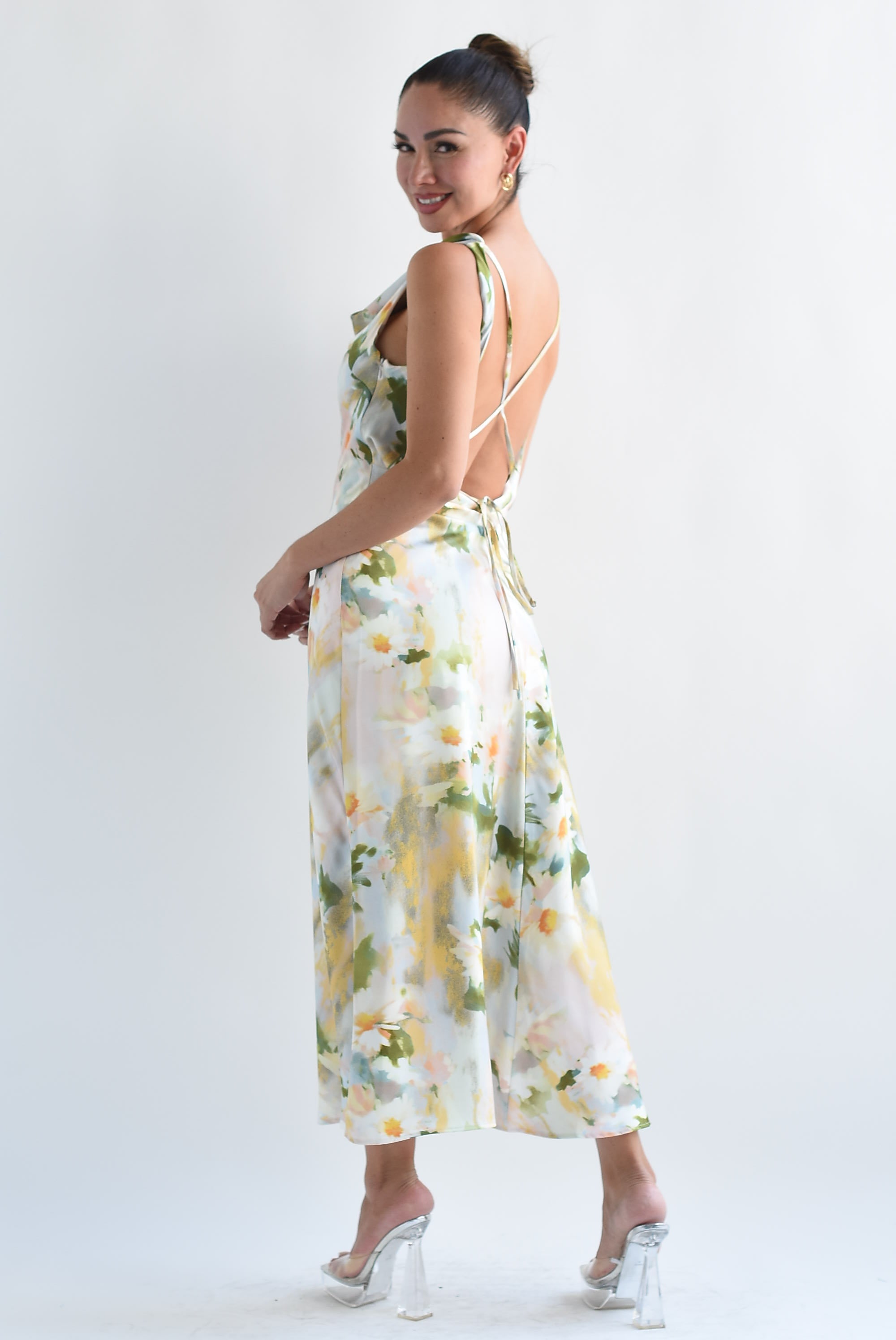 Vestido largo satín margaritas Pastel