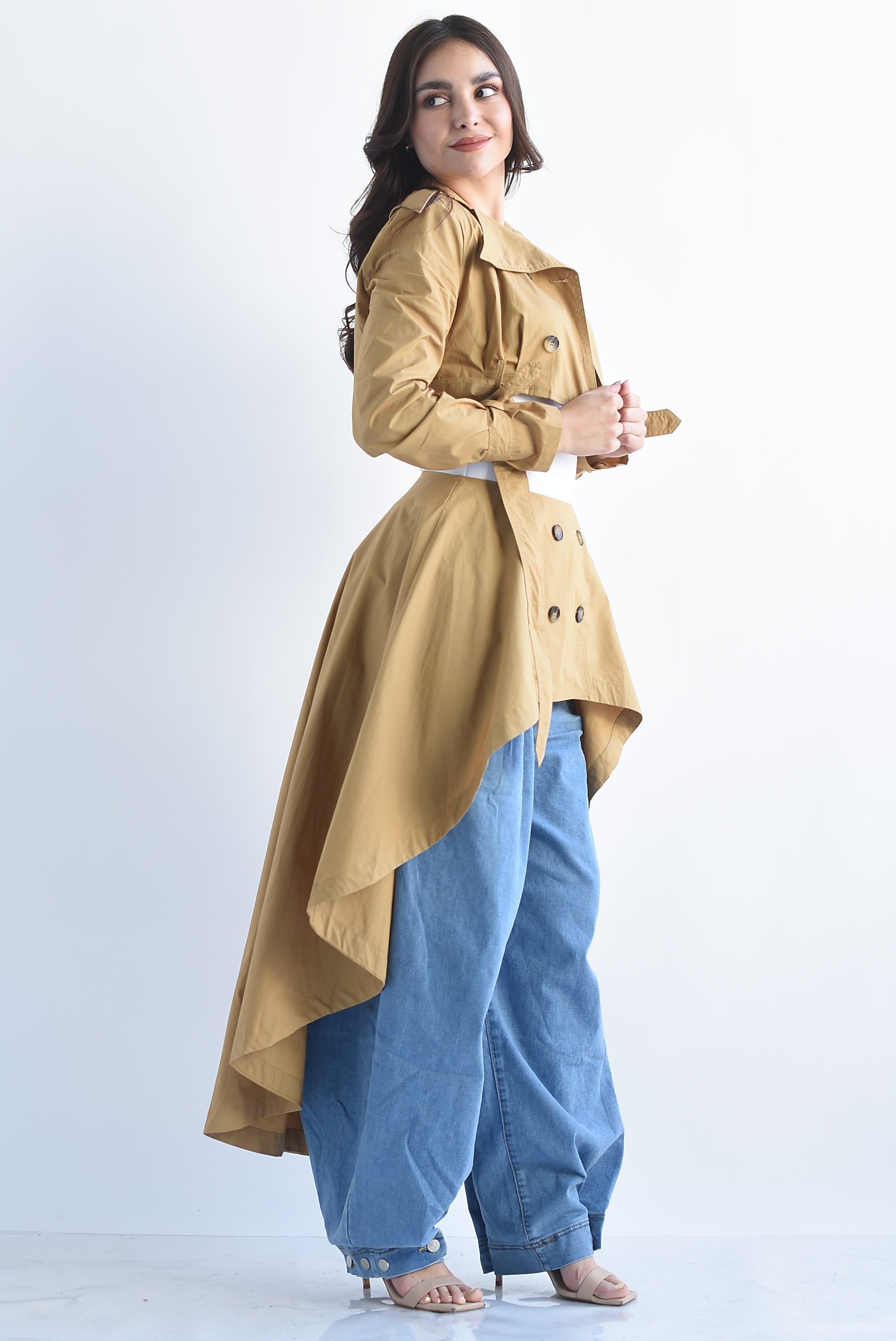 Gabardina crop con faldón