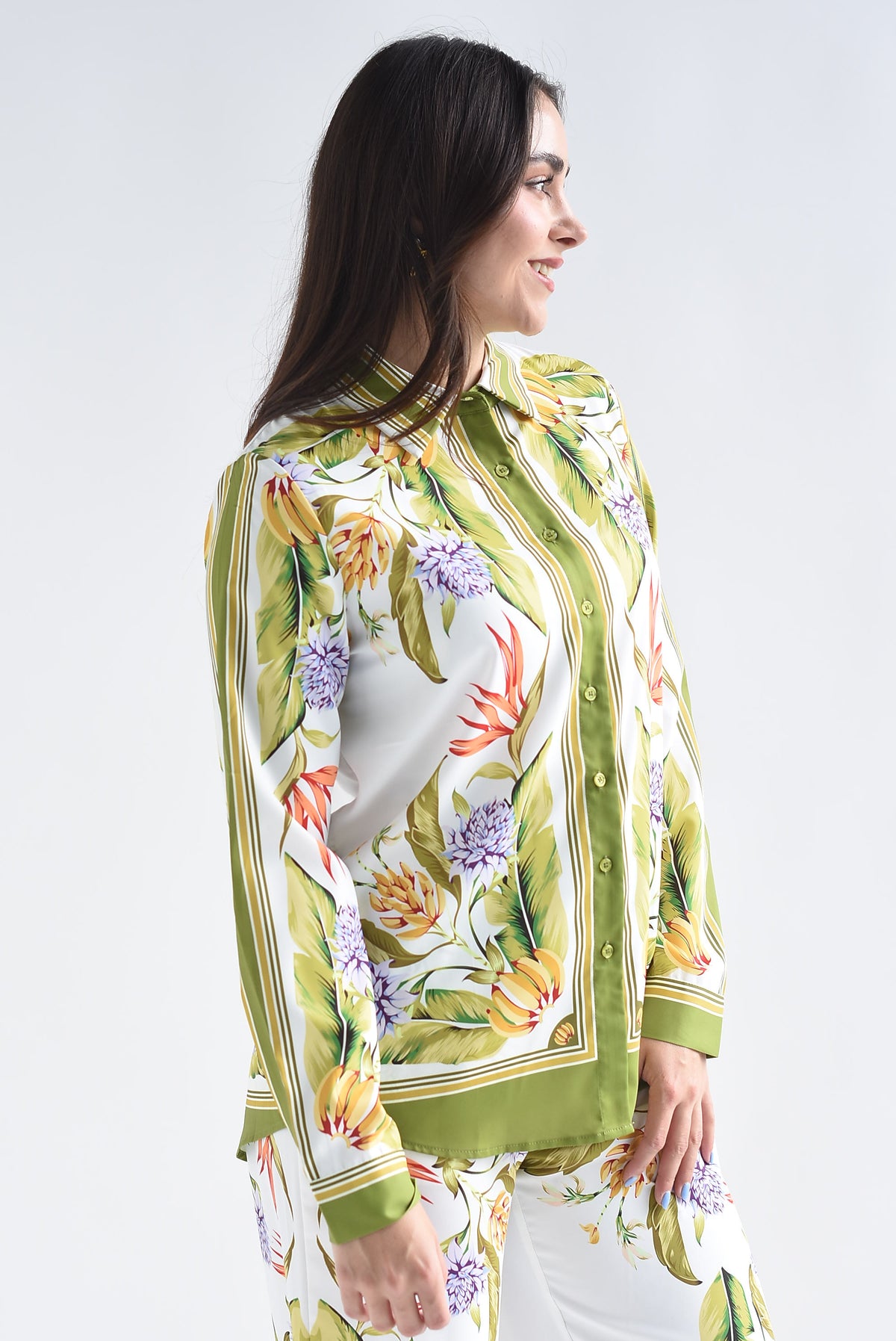 Camisa satín flores filo verde