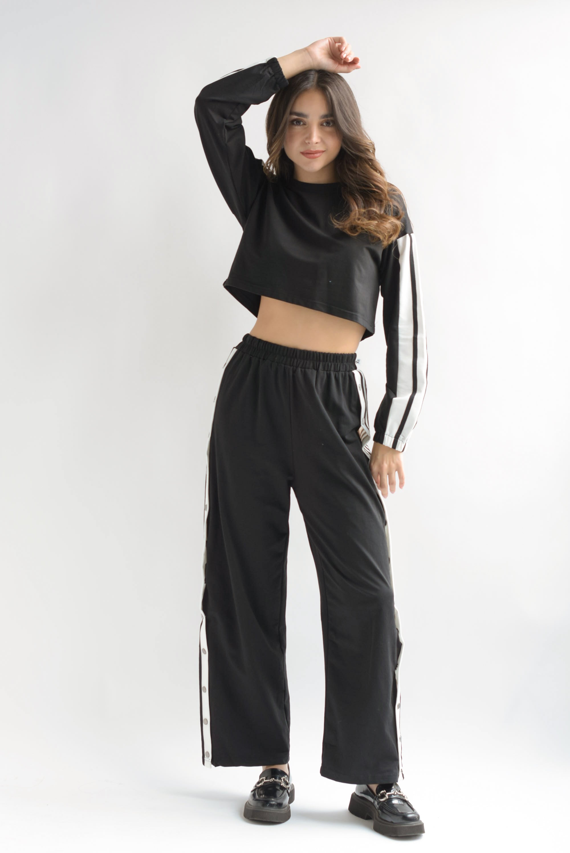 Set Pantalón y Sudadera crop track broches Negro