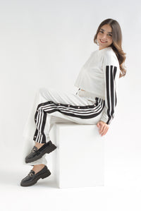 Fashion Styled Set Pantalón y Sudadera crop track broches Blanco