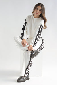 Fashion Styled Set Pantalón y Sudadera crop track broches Blanco