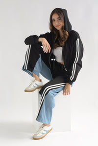 Fashion Styled Set Pantalón denim y Hoodie track Negro