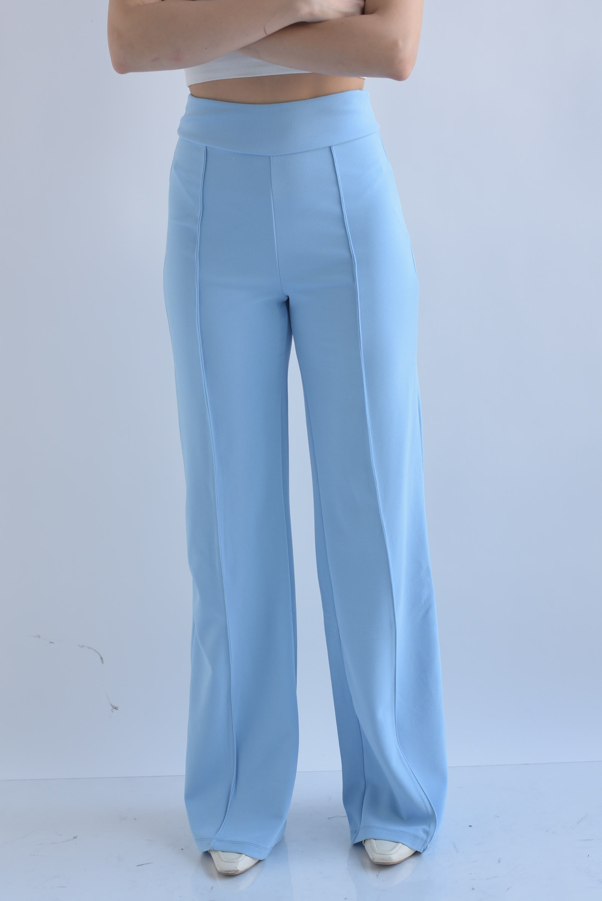 Pantalón pierna ancha y cintura alta