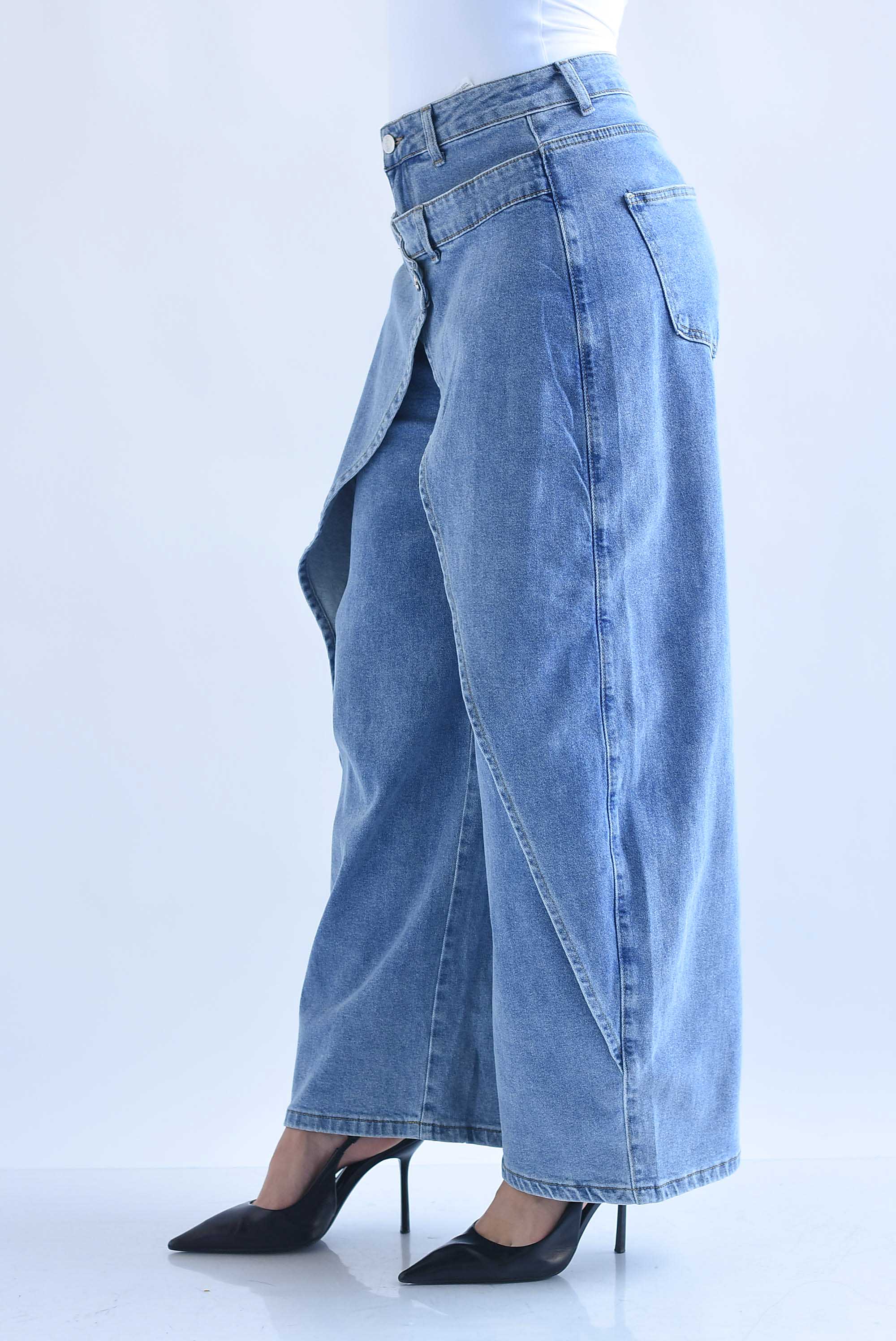 Jeans barrel envolvente asimétrico