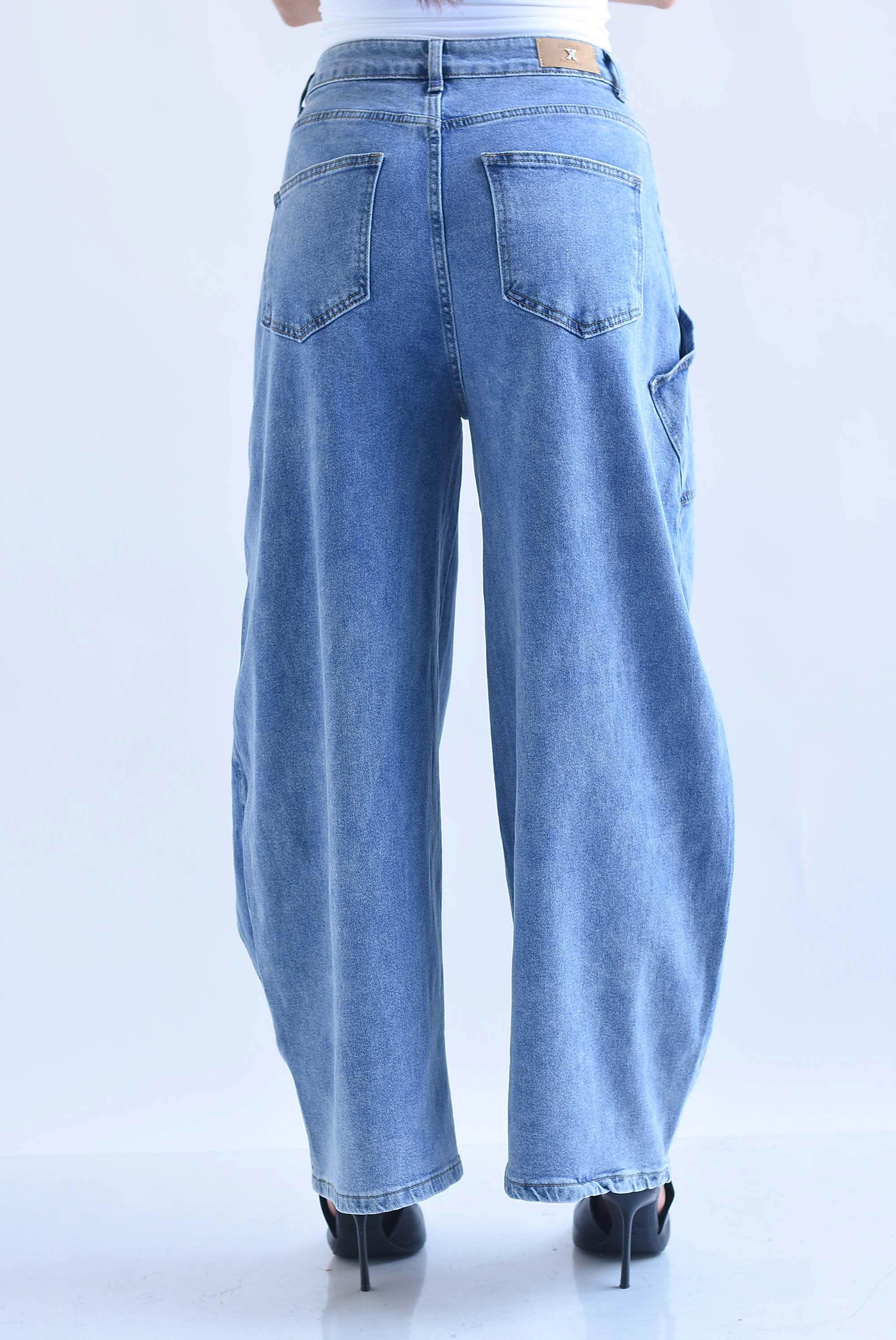 Jeans barrel envolvente asimétrico