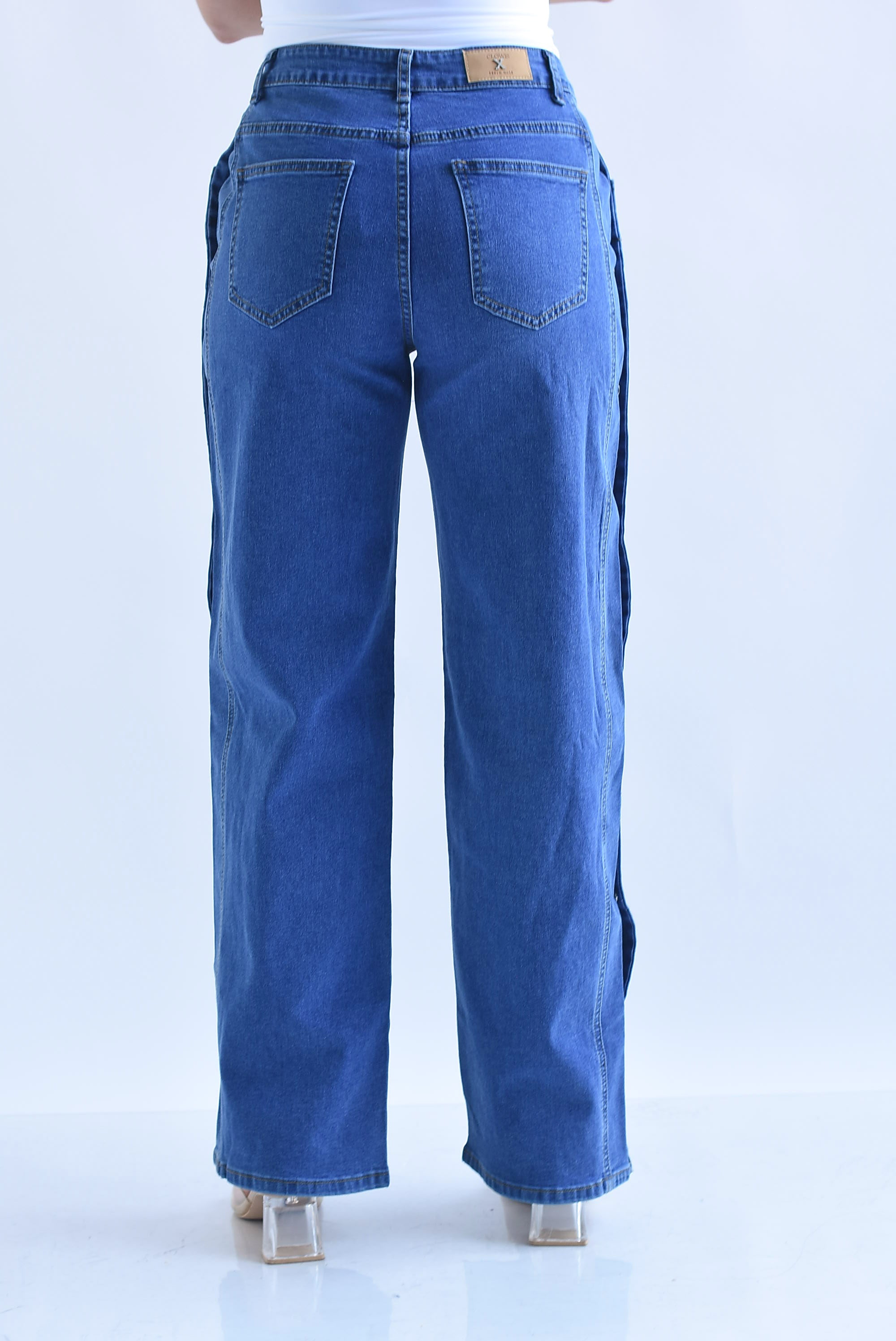 Jeans brillos broches lateral