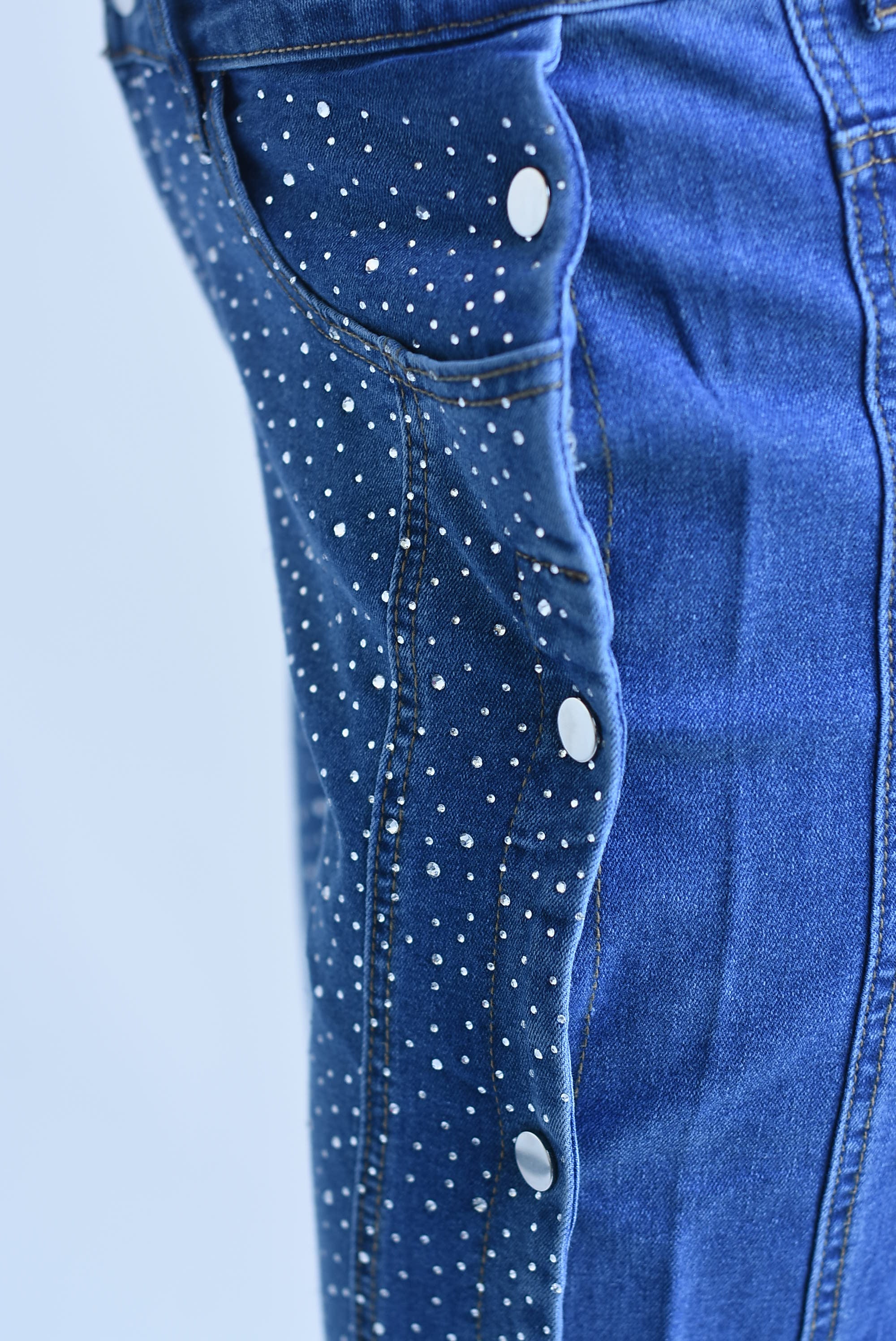 Jeans brillos broches lateral