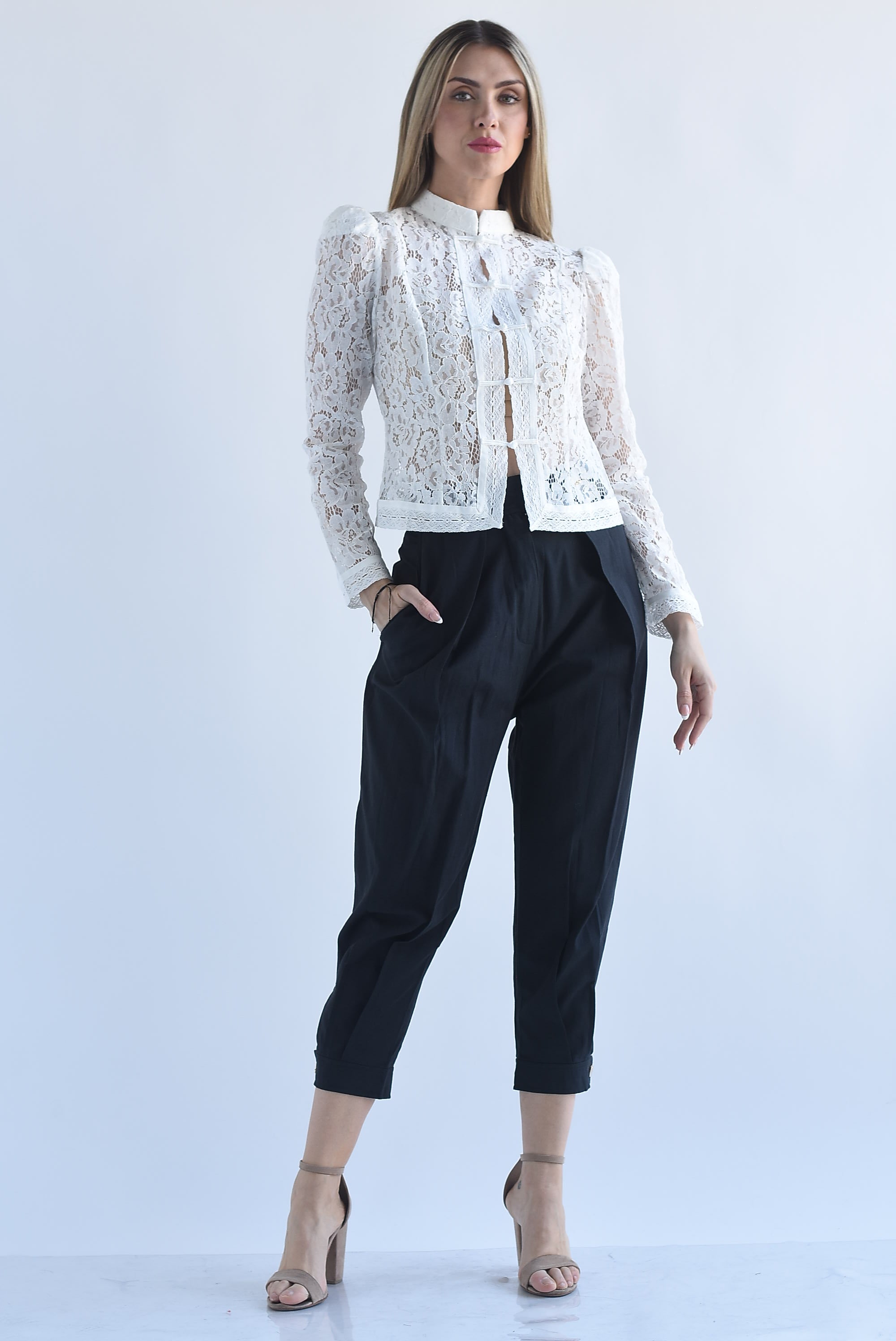 Blusa encaje lazos chinos