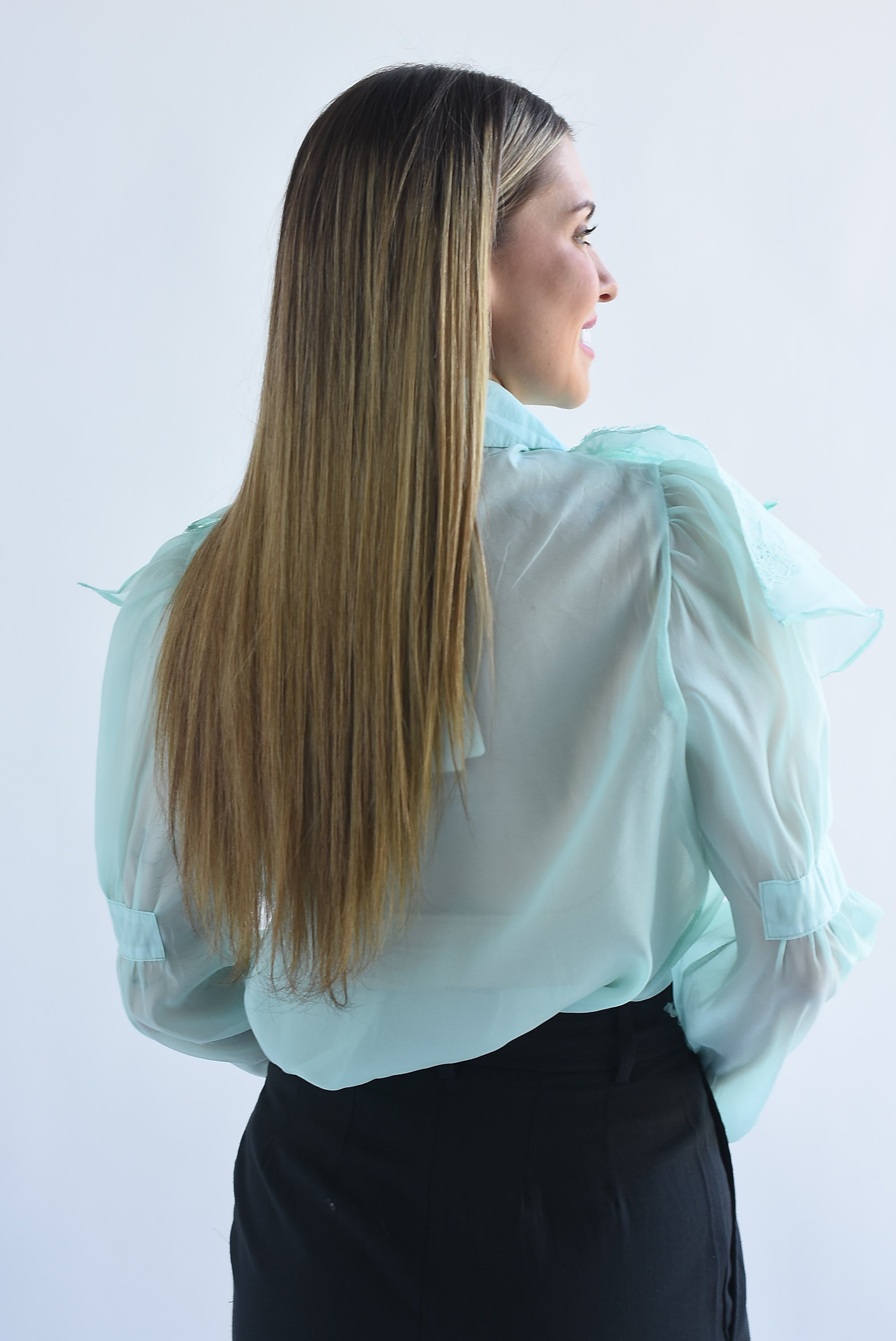 Blusa gasa cuello olanes