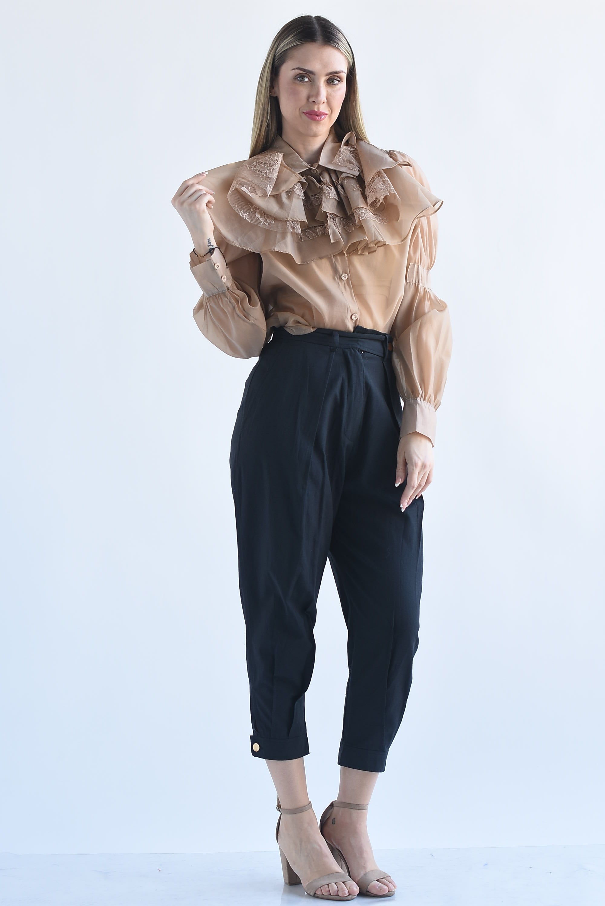 Blusa gasa cuello olanes