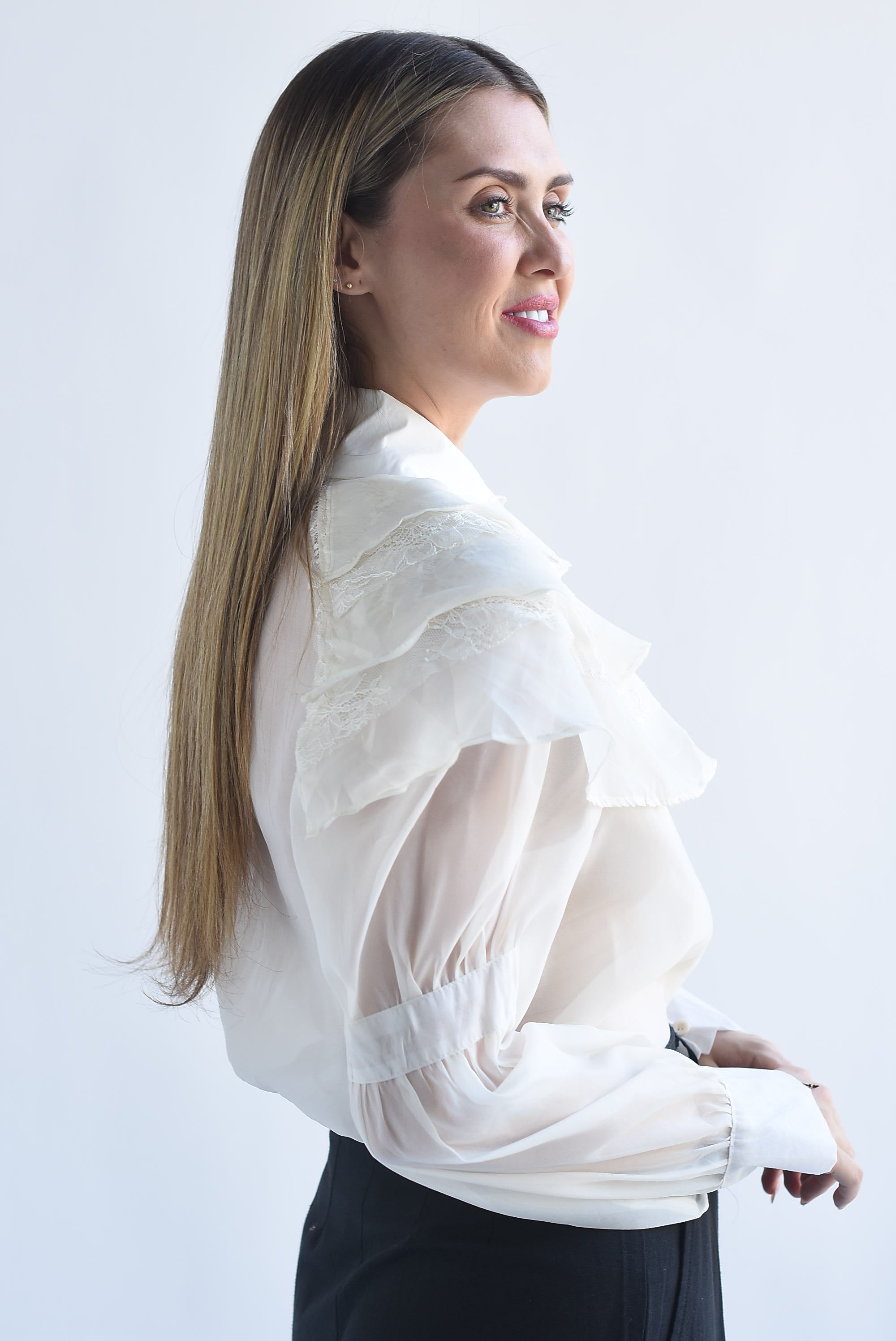 Blusa gasa cuello olanes