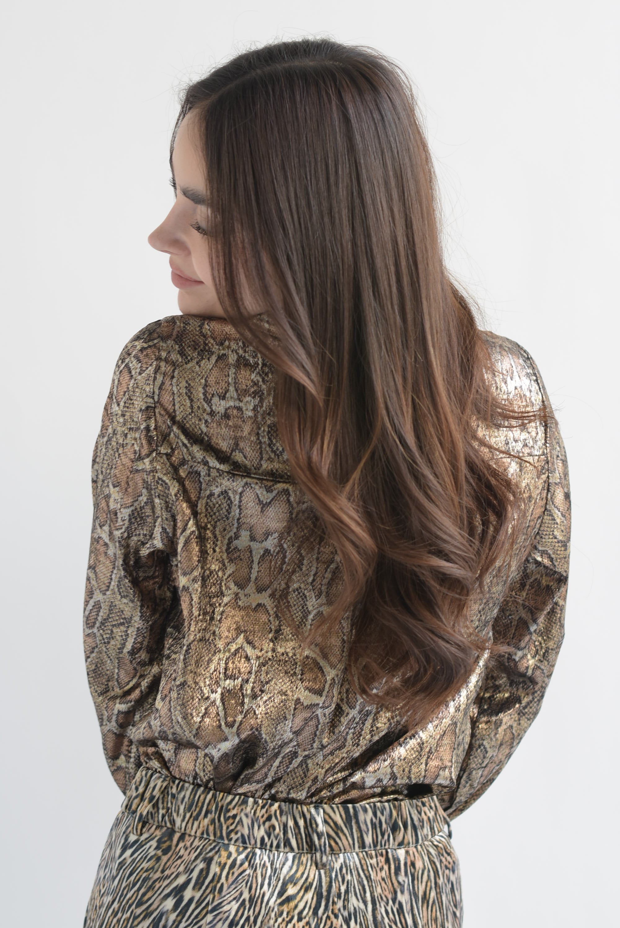 Camisa snake print metalizada Dorado