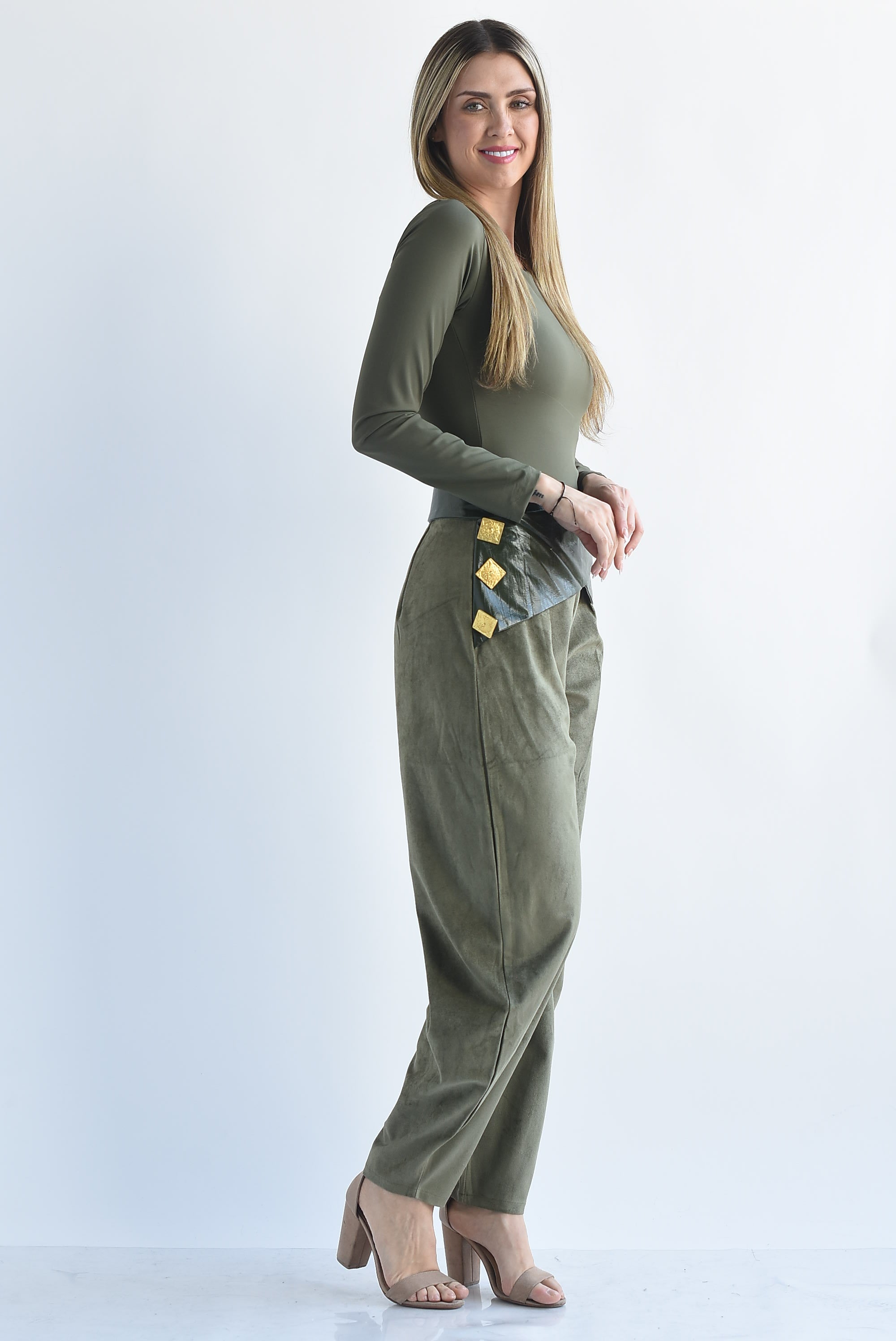 Pantalón barrel suede faldón vinipiel