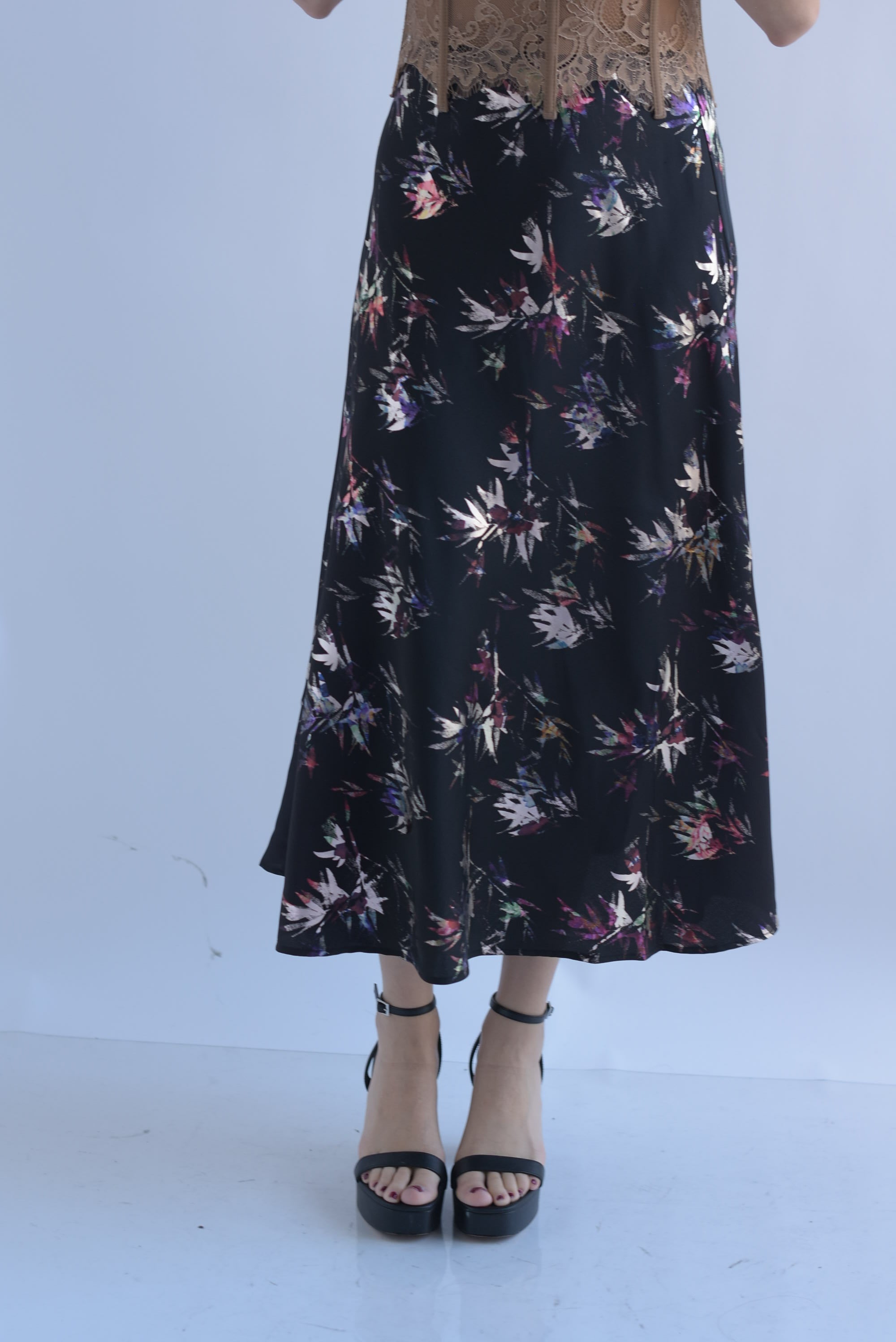 Falda corte A flores foil Negro