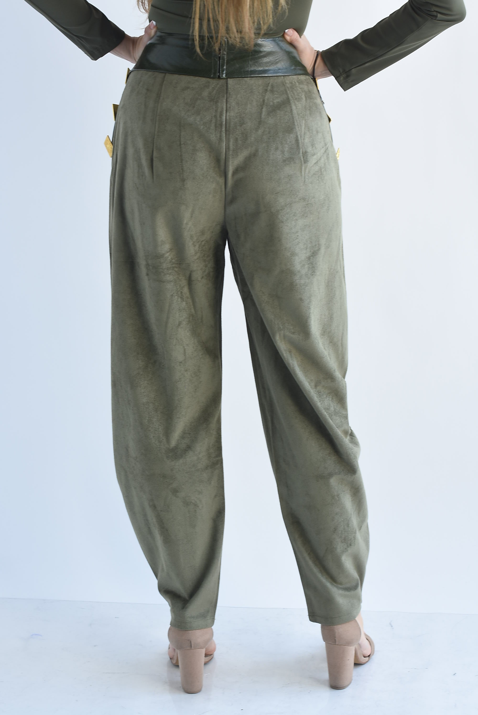 Pantalón barrel suede faldón vinipiel