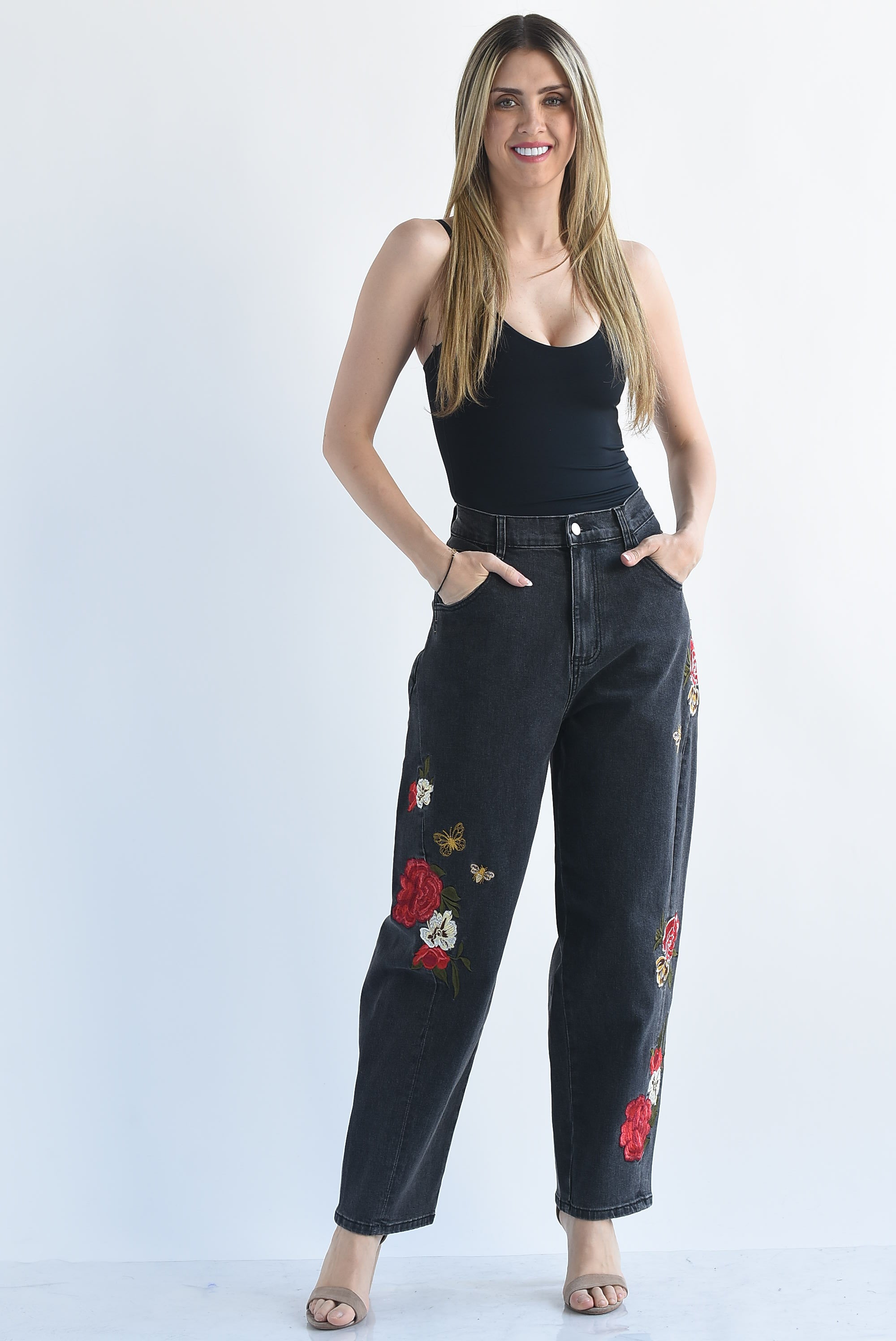 Jeans barrel bordado flores y abejas