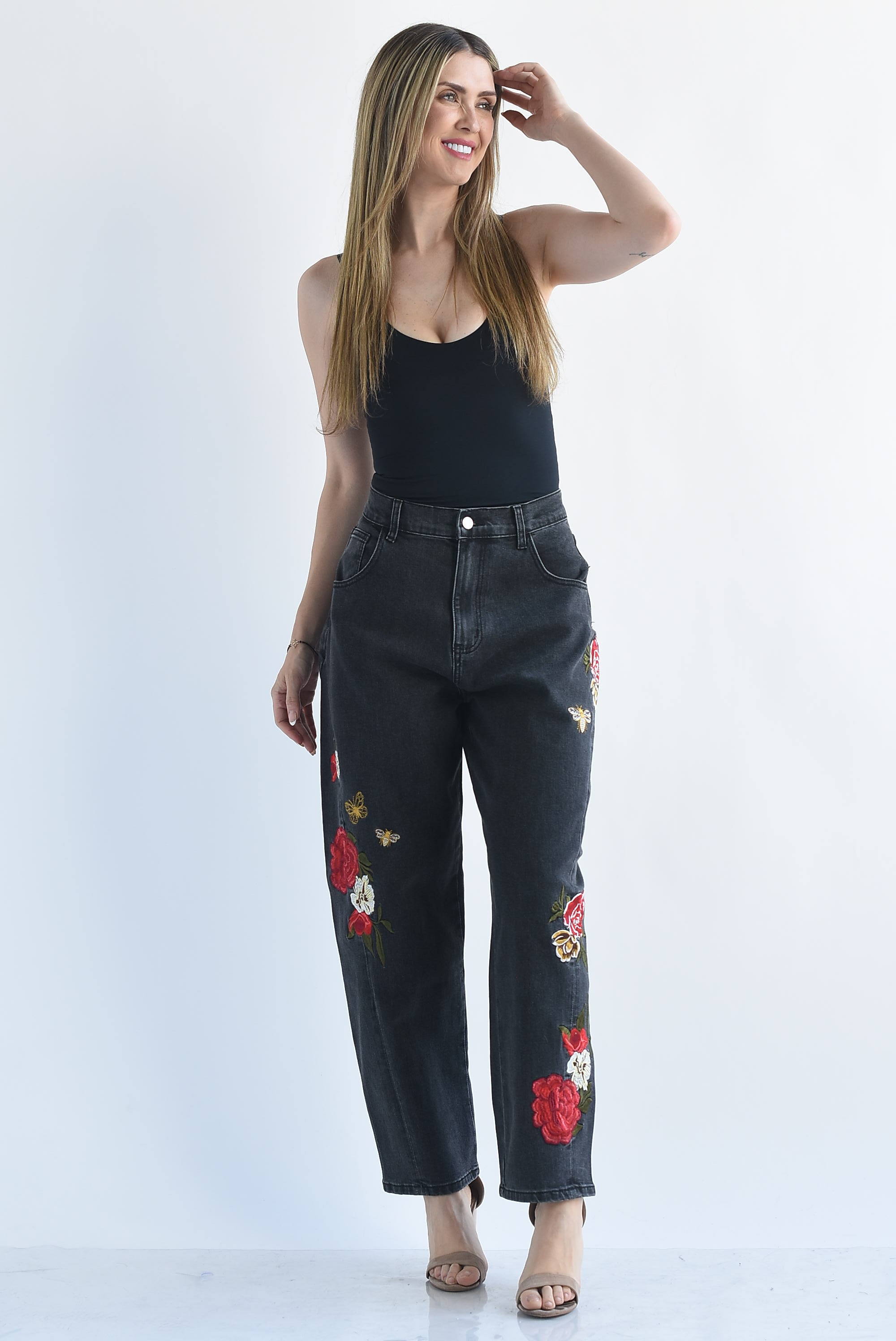 Jeans barrel bordado flores y abejas