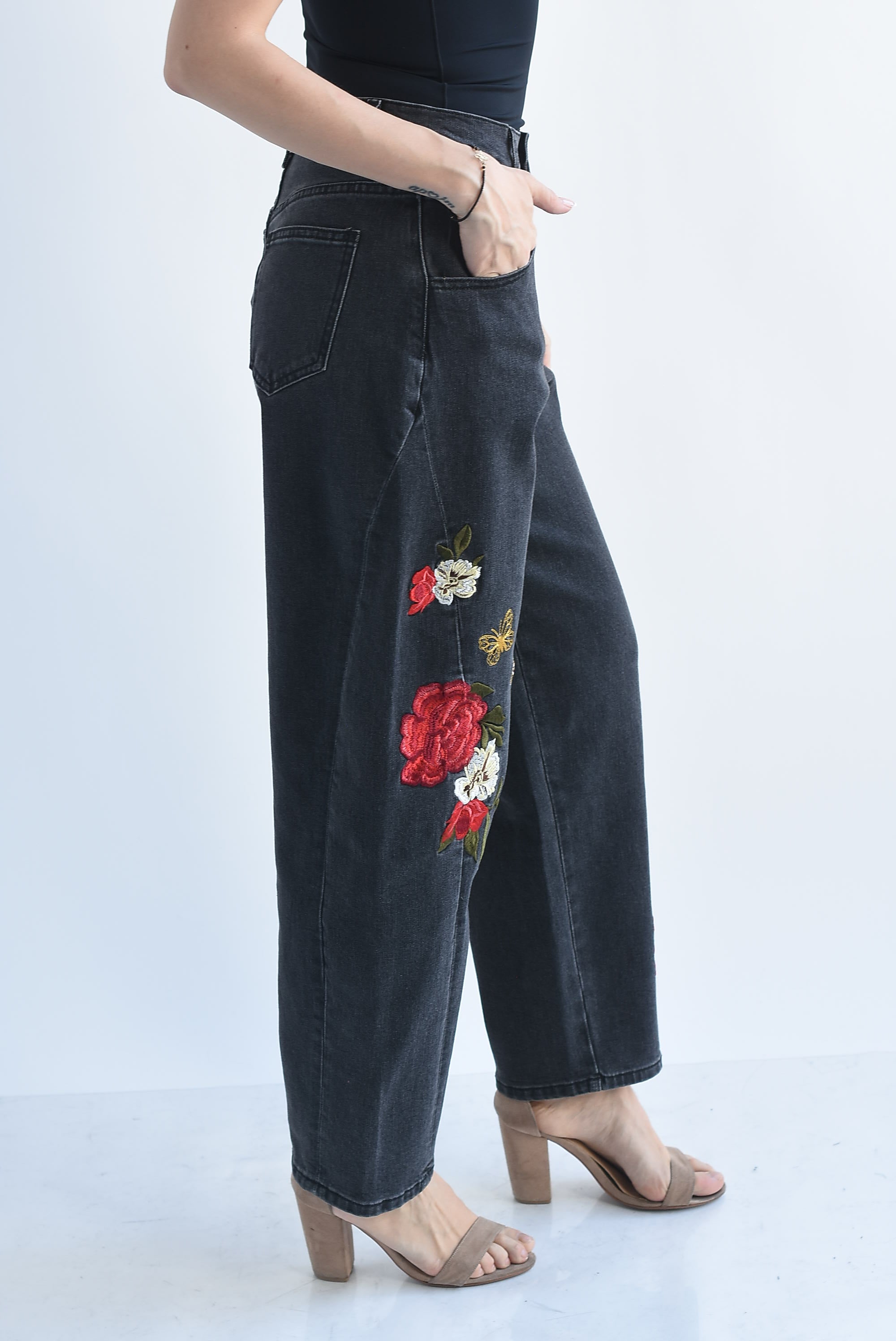 Jeans barrel bordado flores y abejas