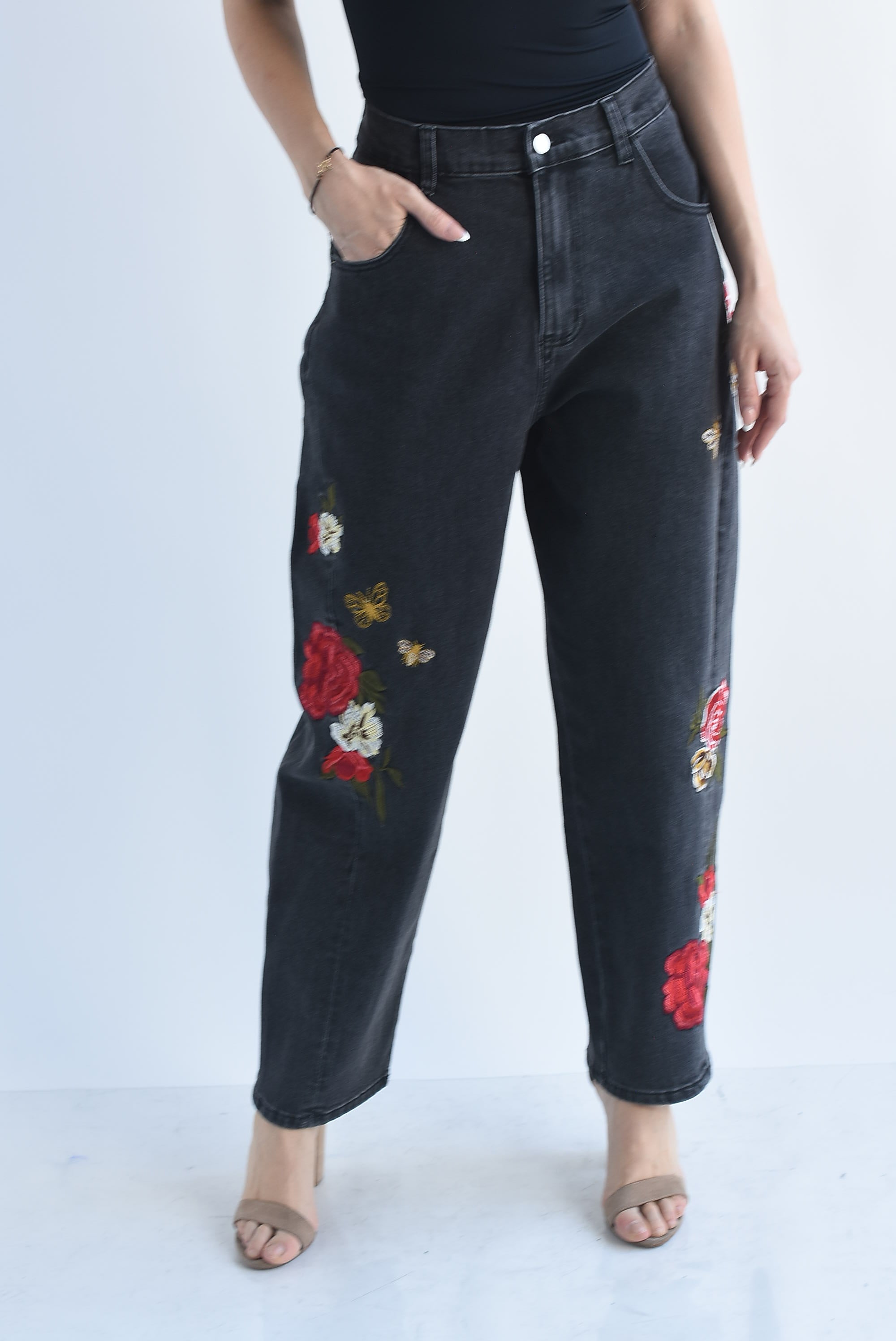 Jeans barrel bordado flores y abejas