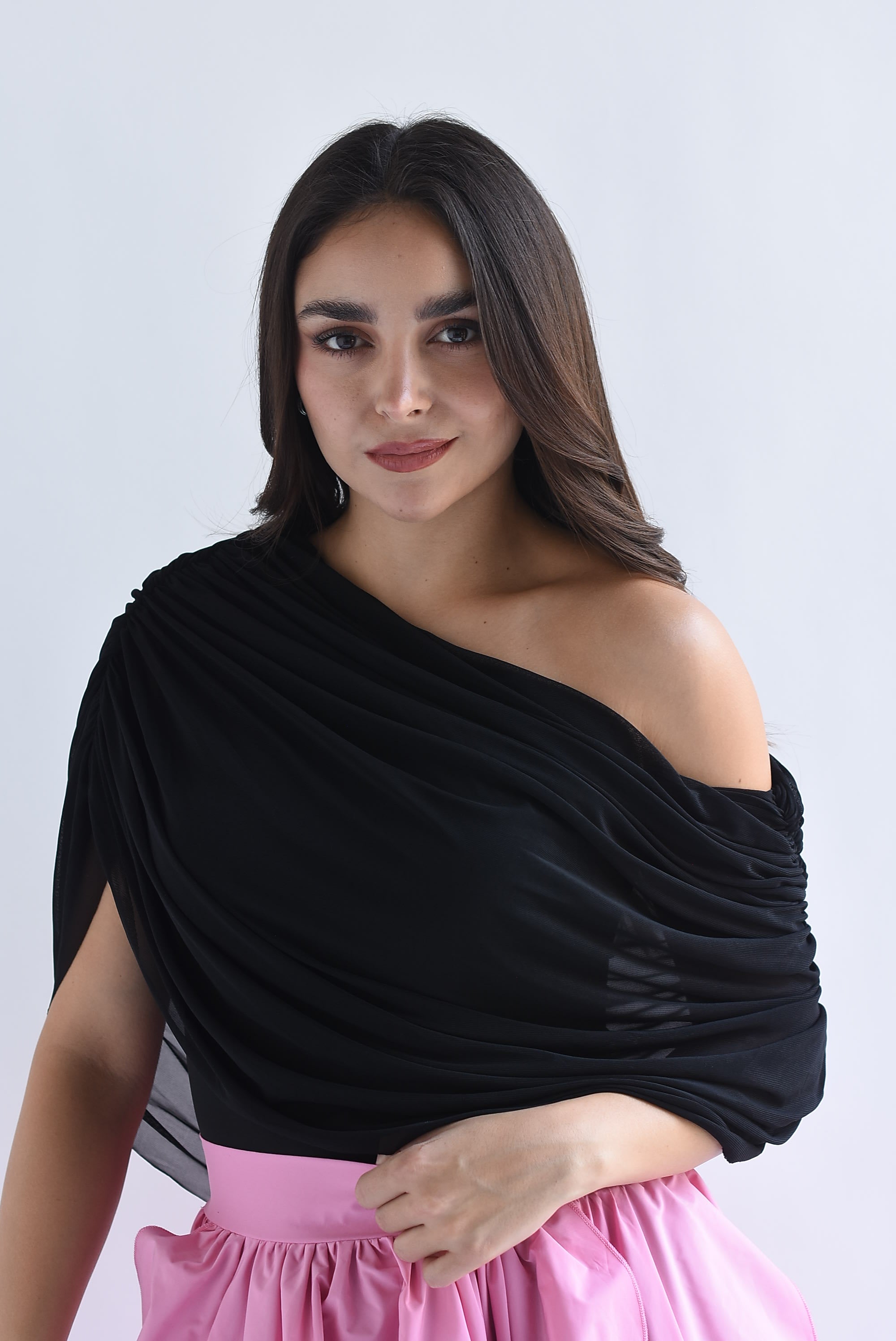 Body off-shoulder capa mesh drapeada