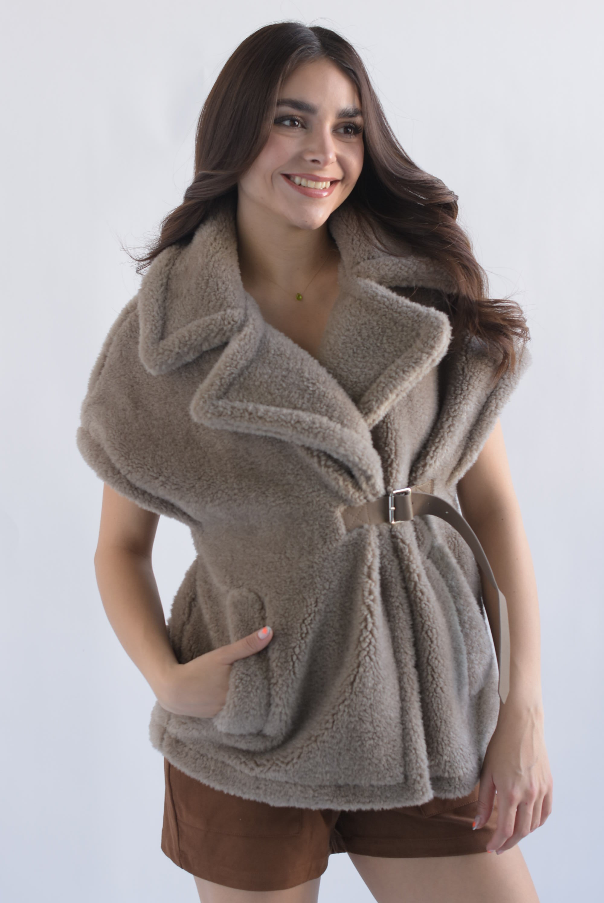 Chaleco fur cinturón vinipiel Moka