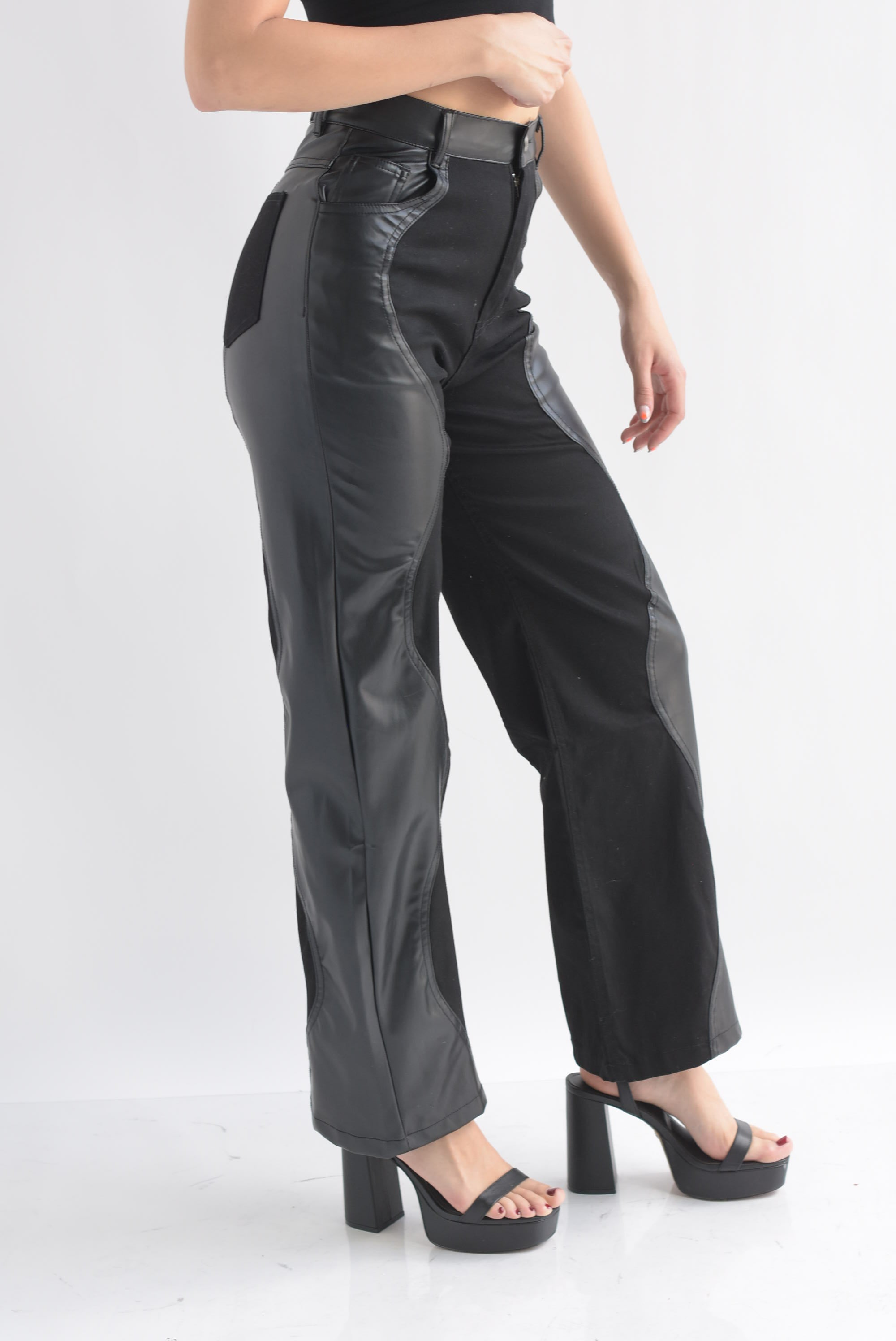 Pantalón ondas vinipiel Negro