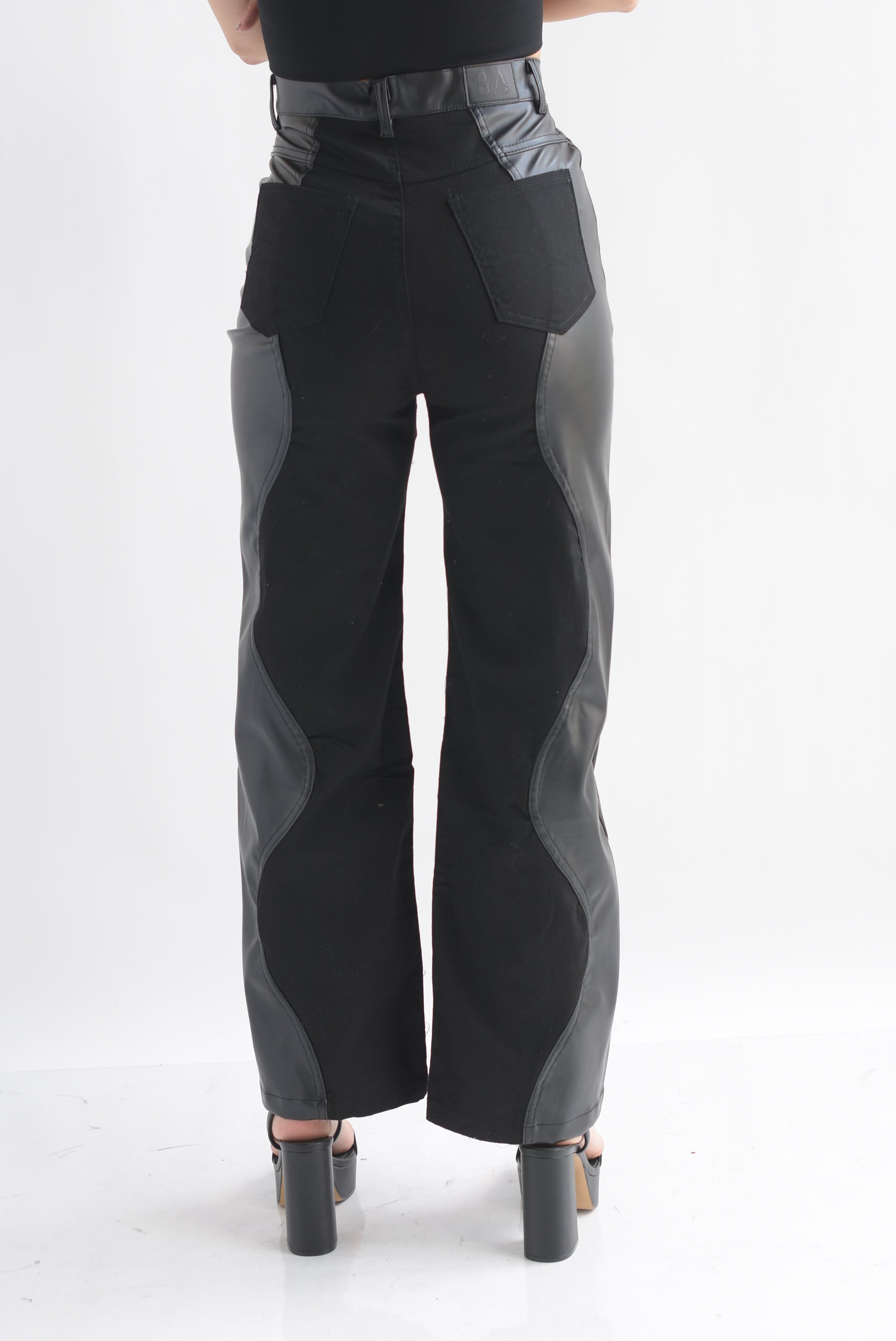 Pantalón ondas vinipiel Negro