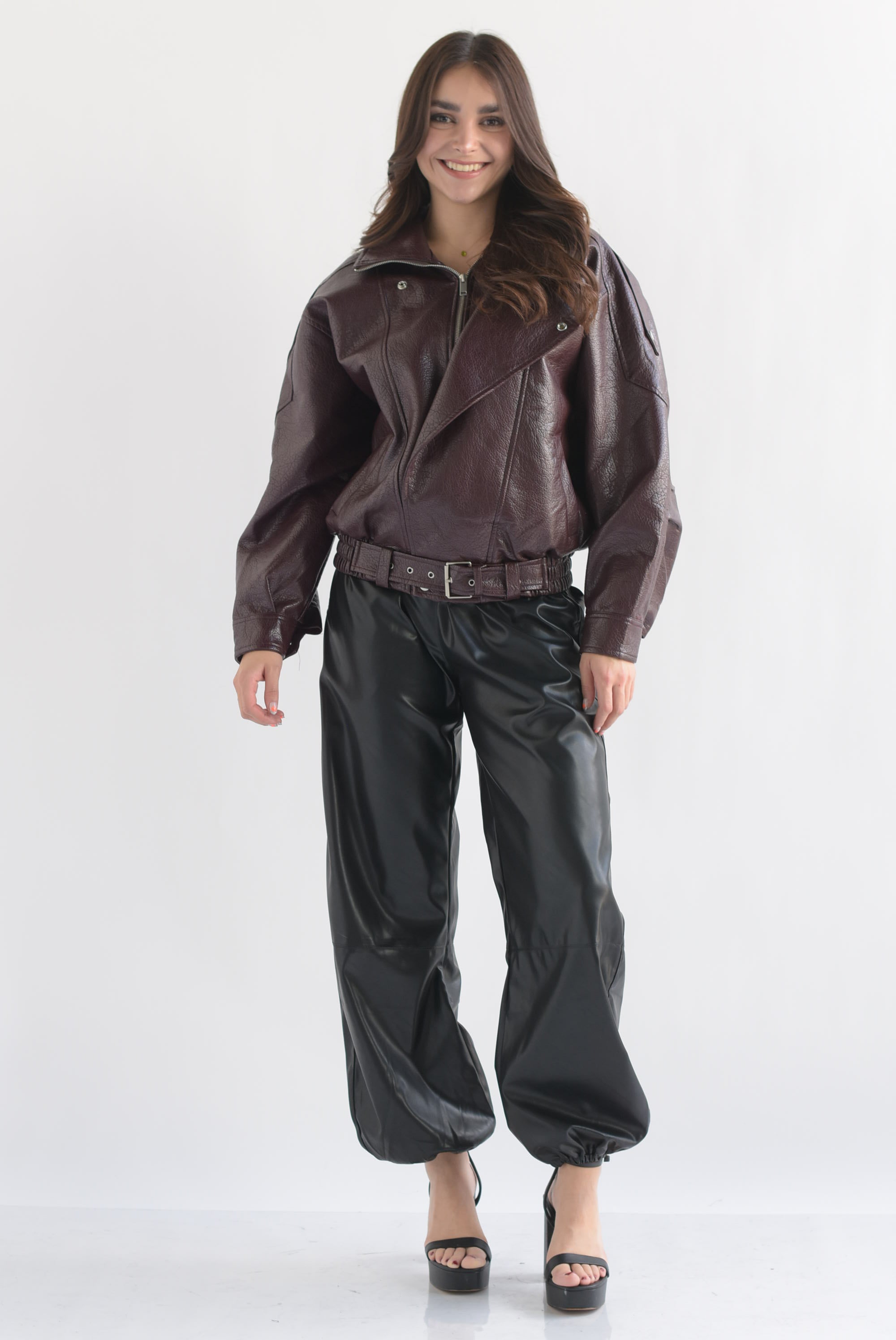 Pantalón globo vinipiel costuras Negro