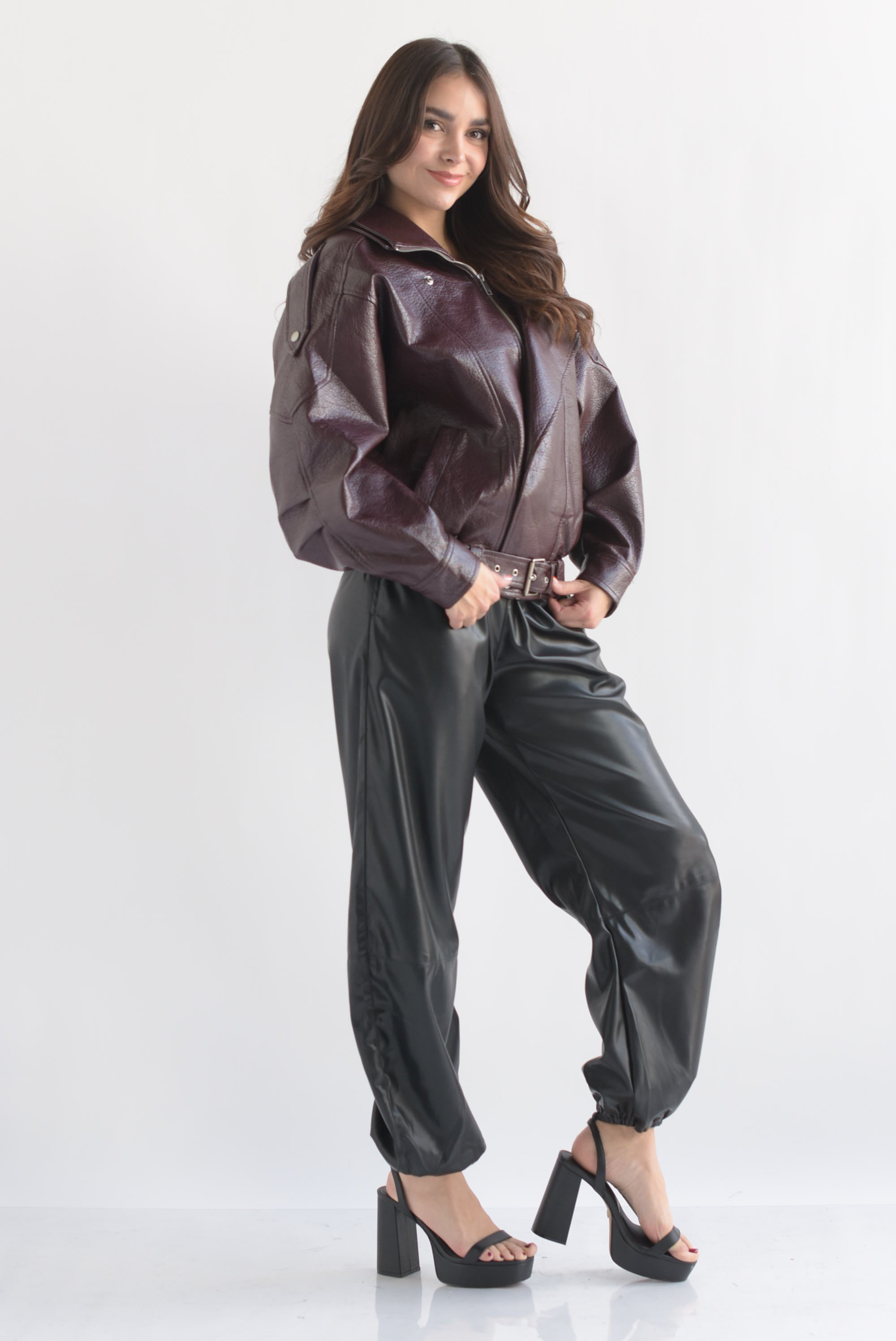 Pantalón globo vinipiel costuras Negro