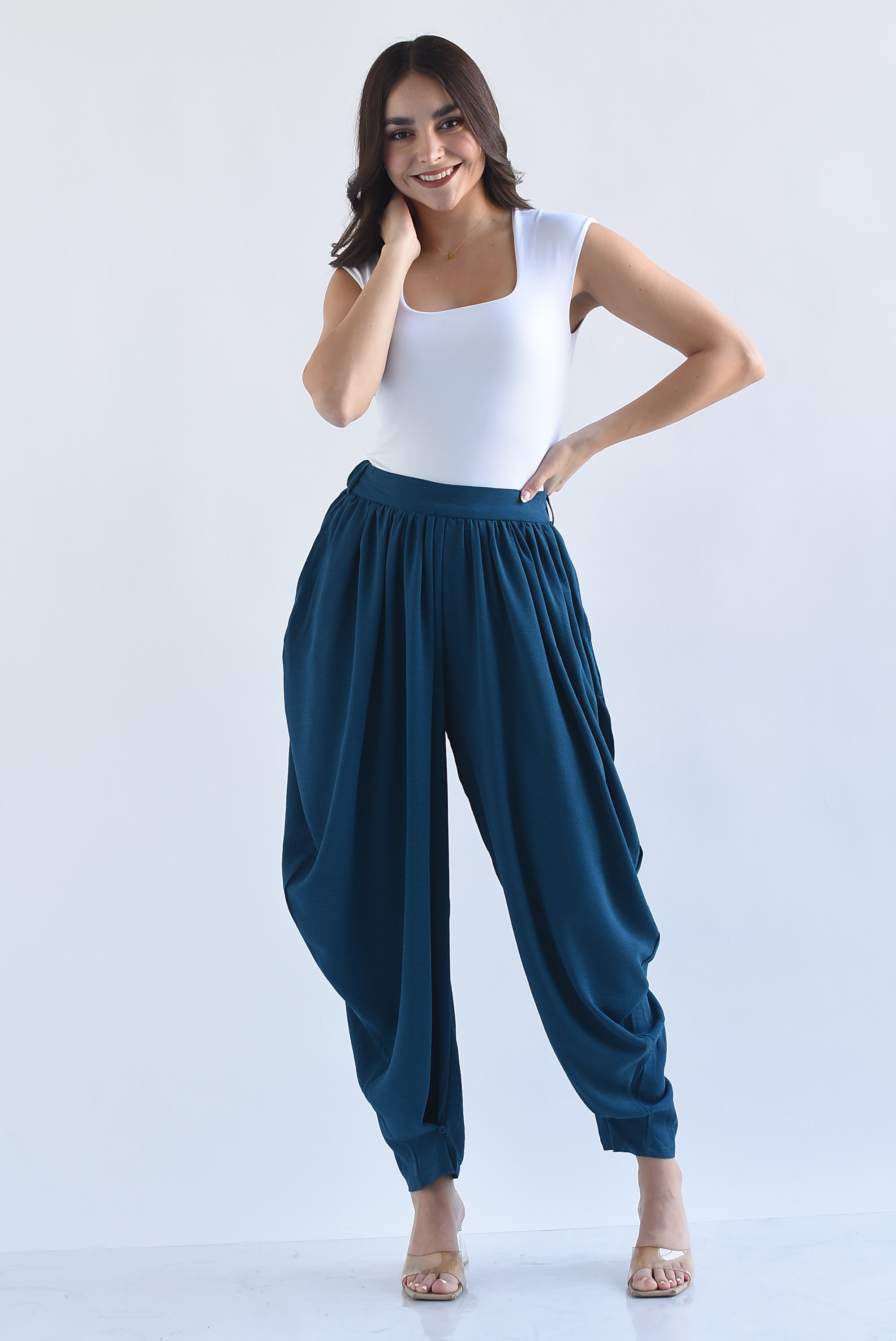 Pantalón globo tobillo botón