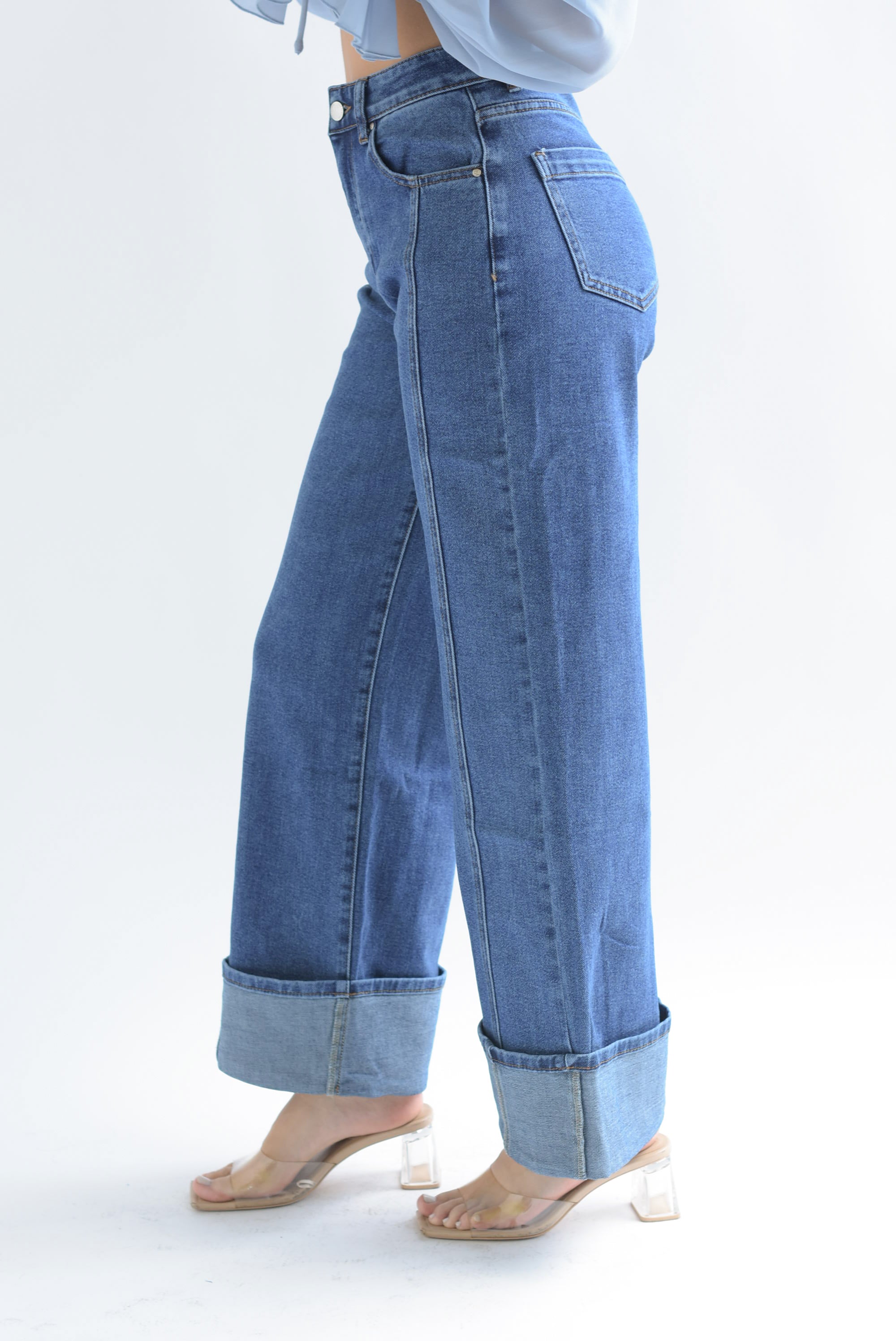 Jeans costuras piernas dobladillo Denim Medium