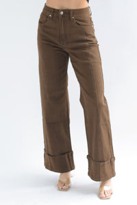 Fashion Styled Jeans costuras piernas dobladillo Espresso