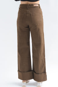 Fashion Styled Jeans costuras piernas dobladillo Espresso