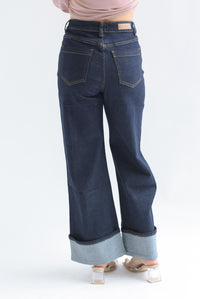 Fashion Styled Jeans costuras piernas dobladillo Denim Dark