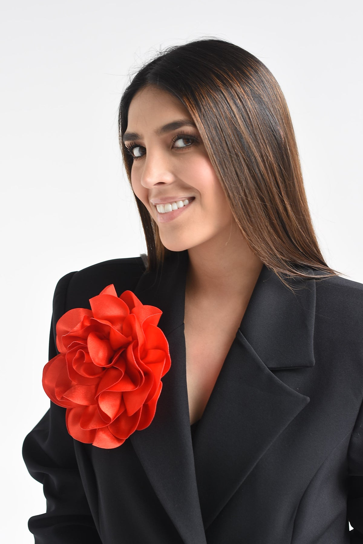 Broche flor satín