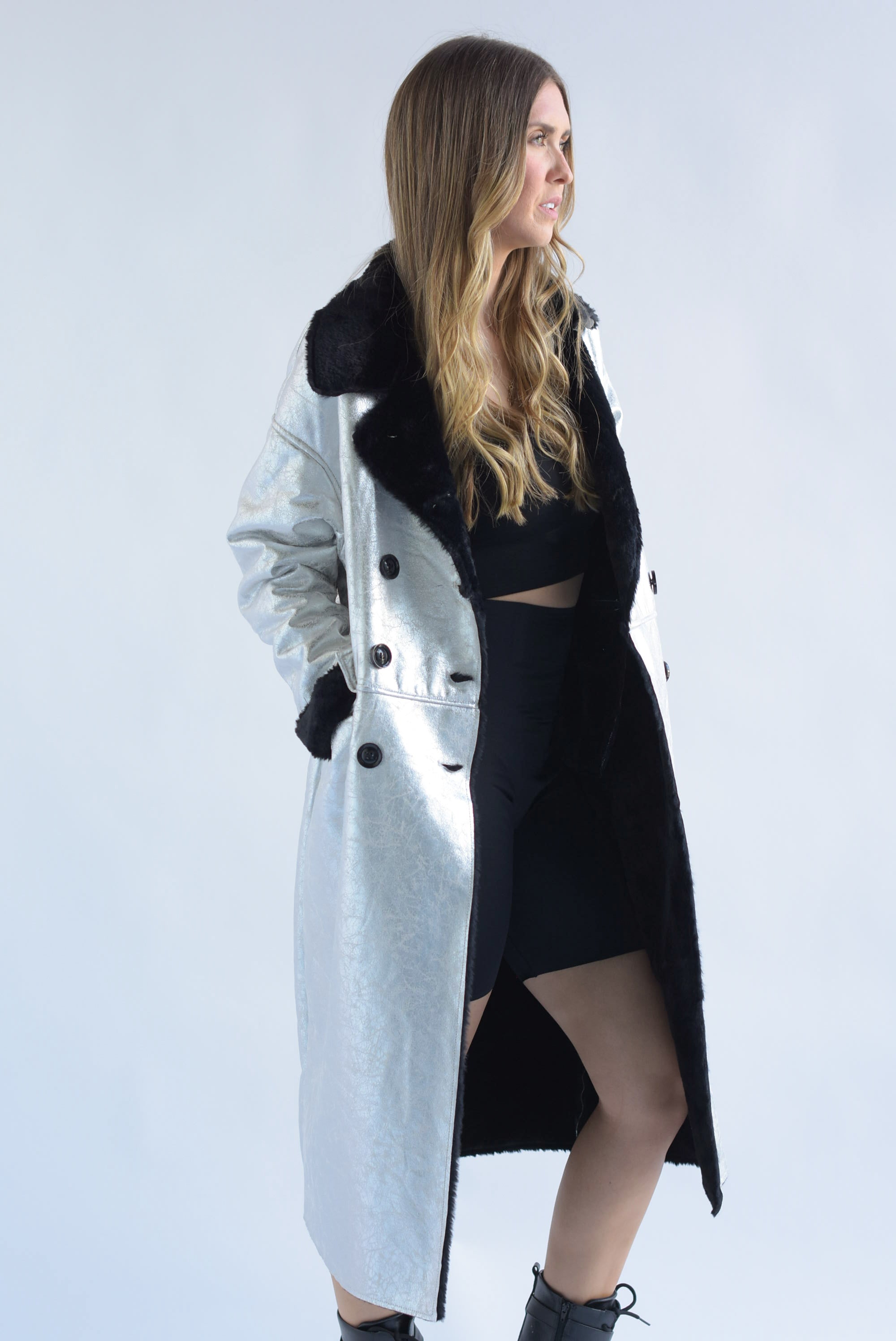 Abrigo foil peluche negro Plata