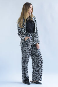 Fashion Styled Set Pantalón y Blazer leopardo Gris