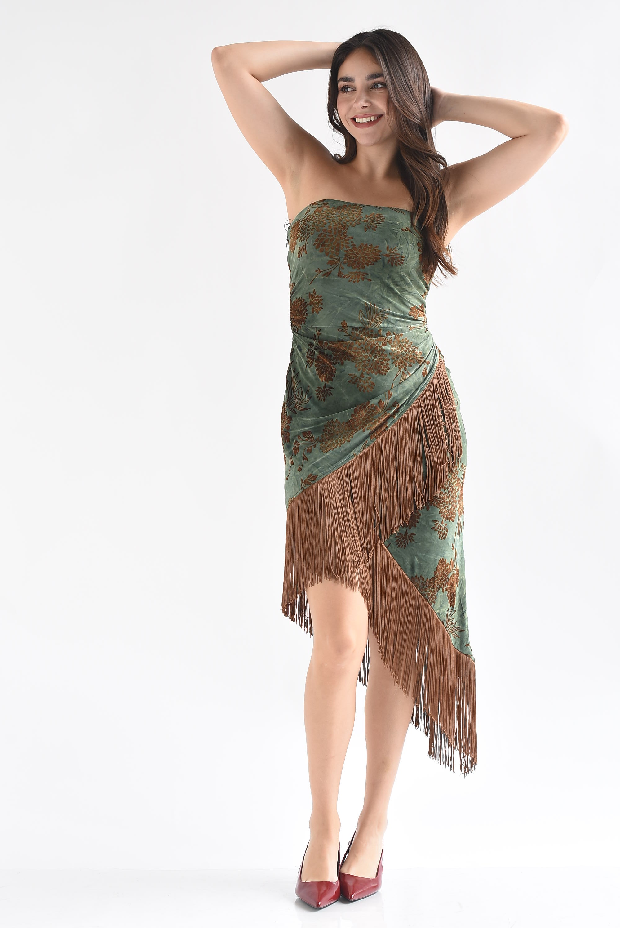Vestido strapless asimétricos flecos flores tapiz