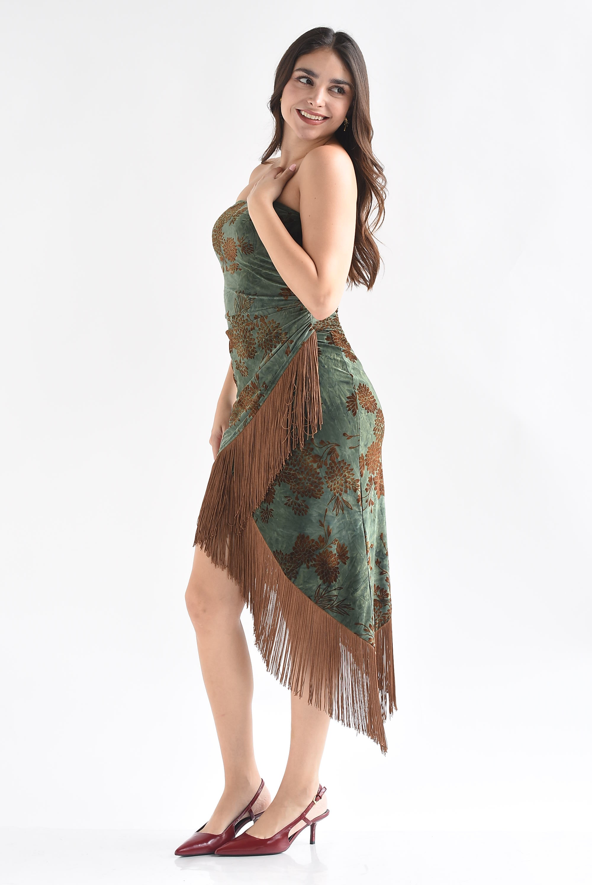 Vestido strapless asimétricos flecos flores tapiz