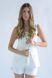 Fashion Styled Set Short y Chaleco largo botones dorados Blanco