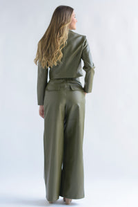 Fashion Styled Set Pantalón wide y Blazer crop vinipiel Verde Olivo