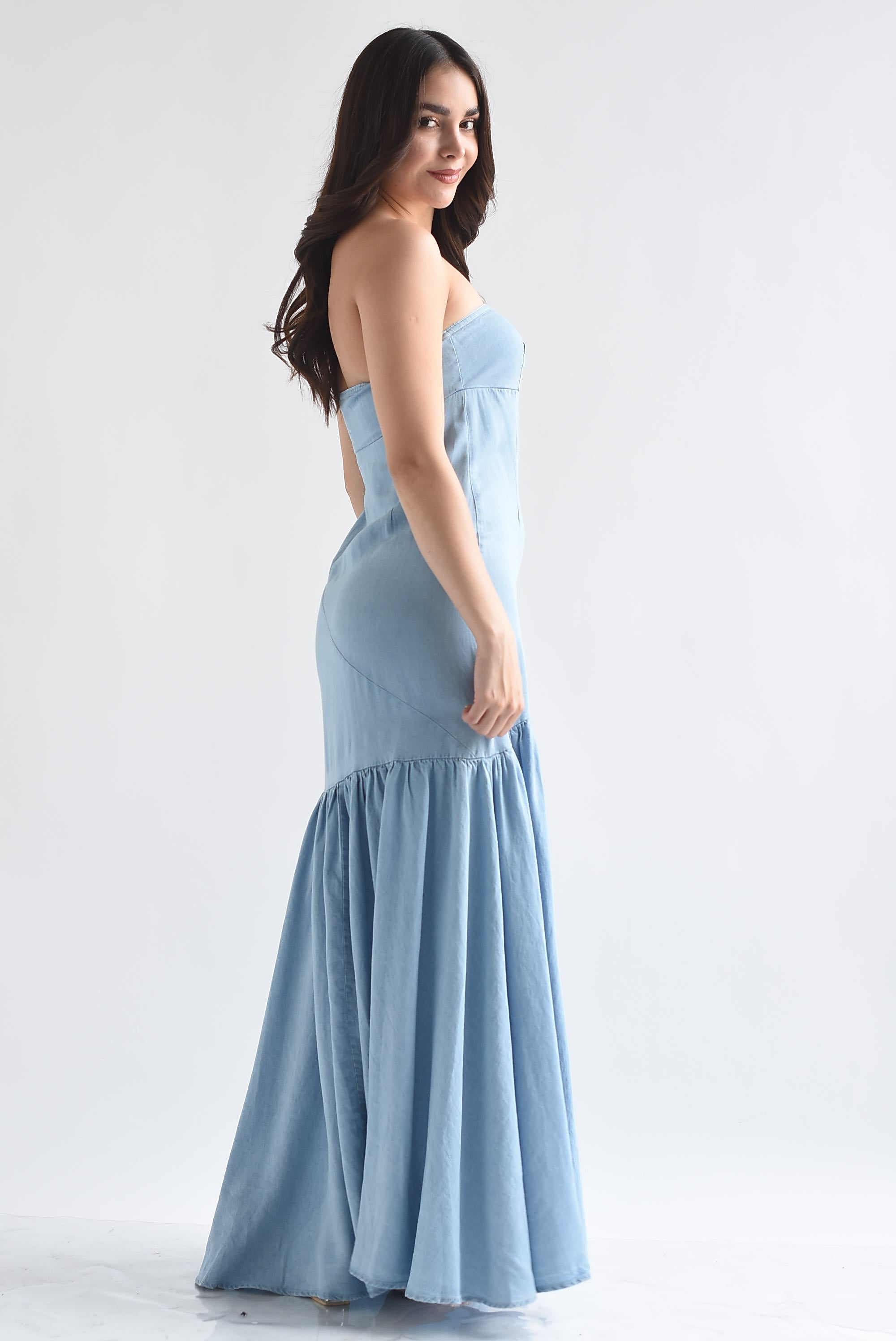 Vestido denim strapless torso largo
