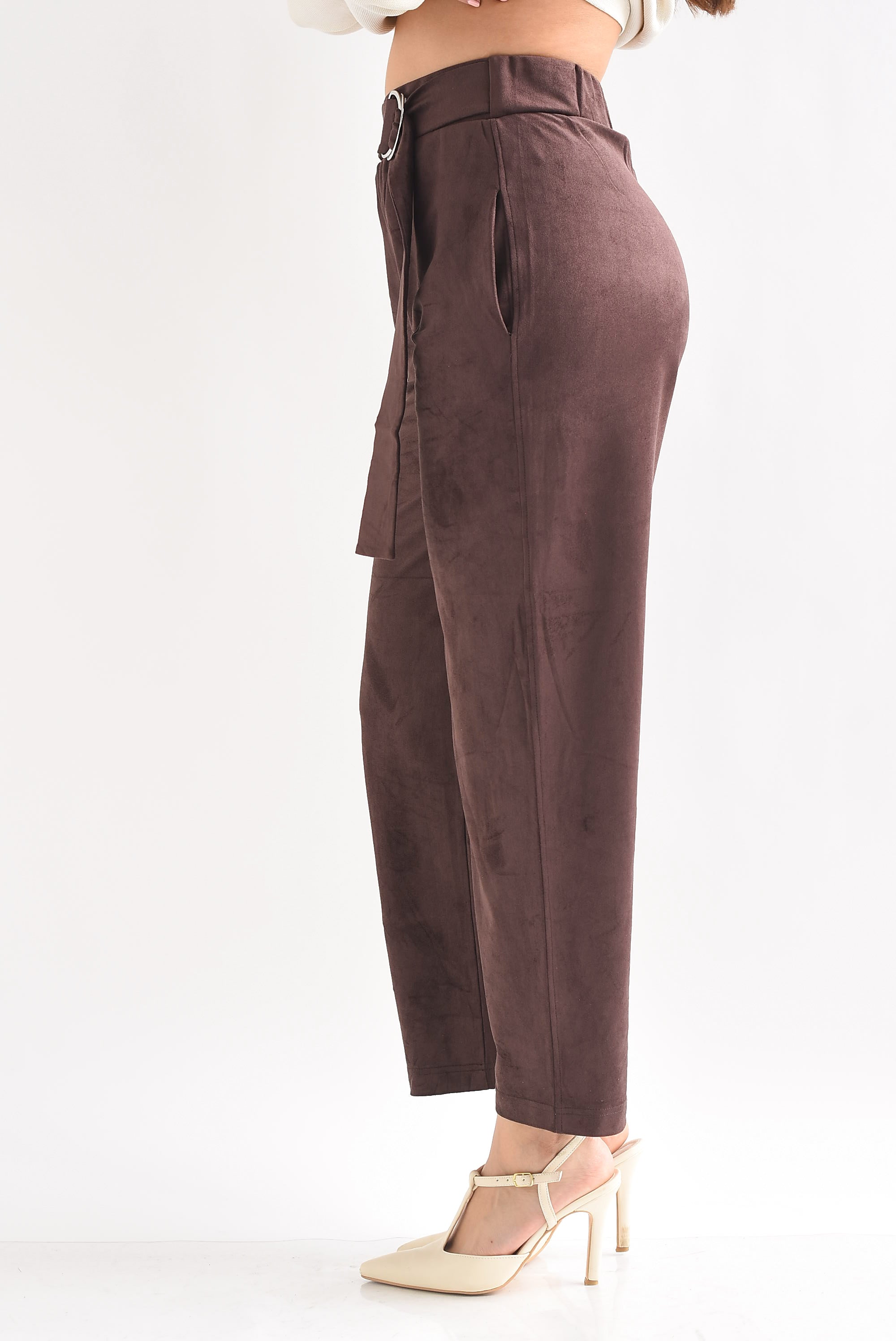 Pantalón barrel cinturón suede