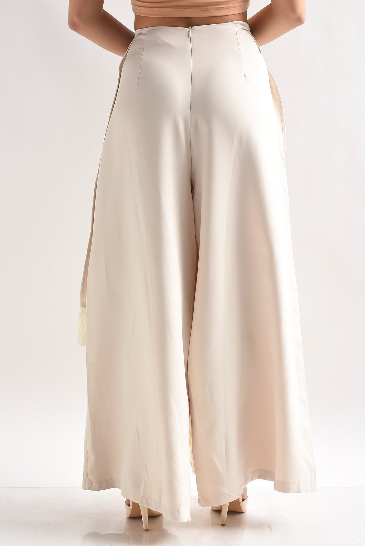 Pantalón cauda flecos